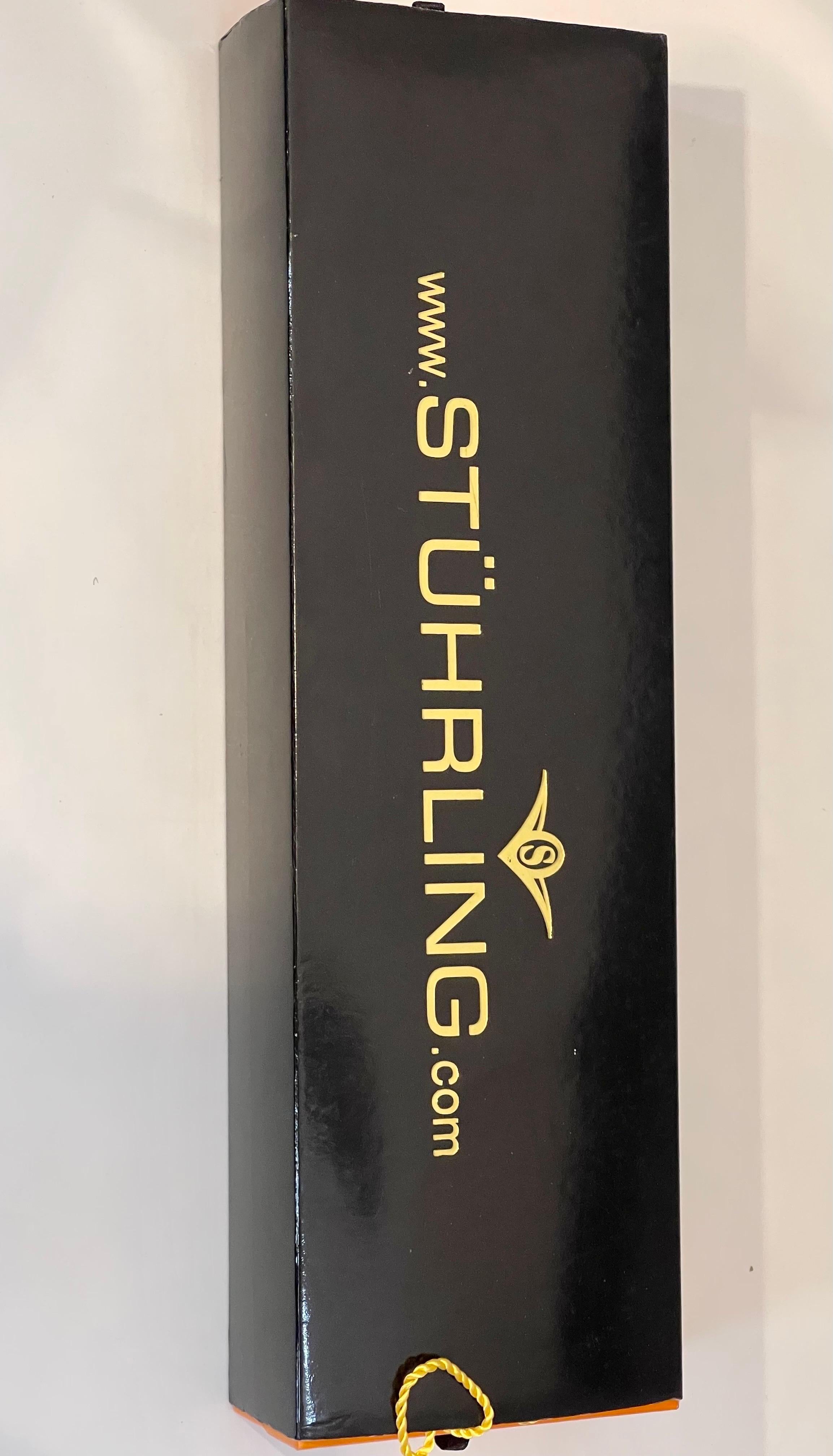 Stuhrling, montre neuve avec boîte papier et ceinture en cuir Excellent état - En vente à New York, NY