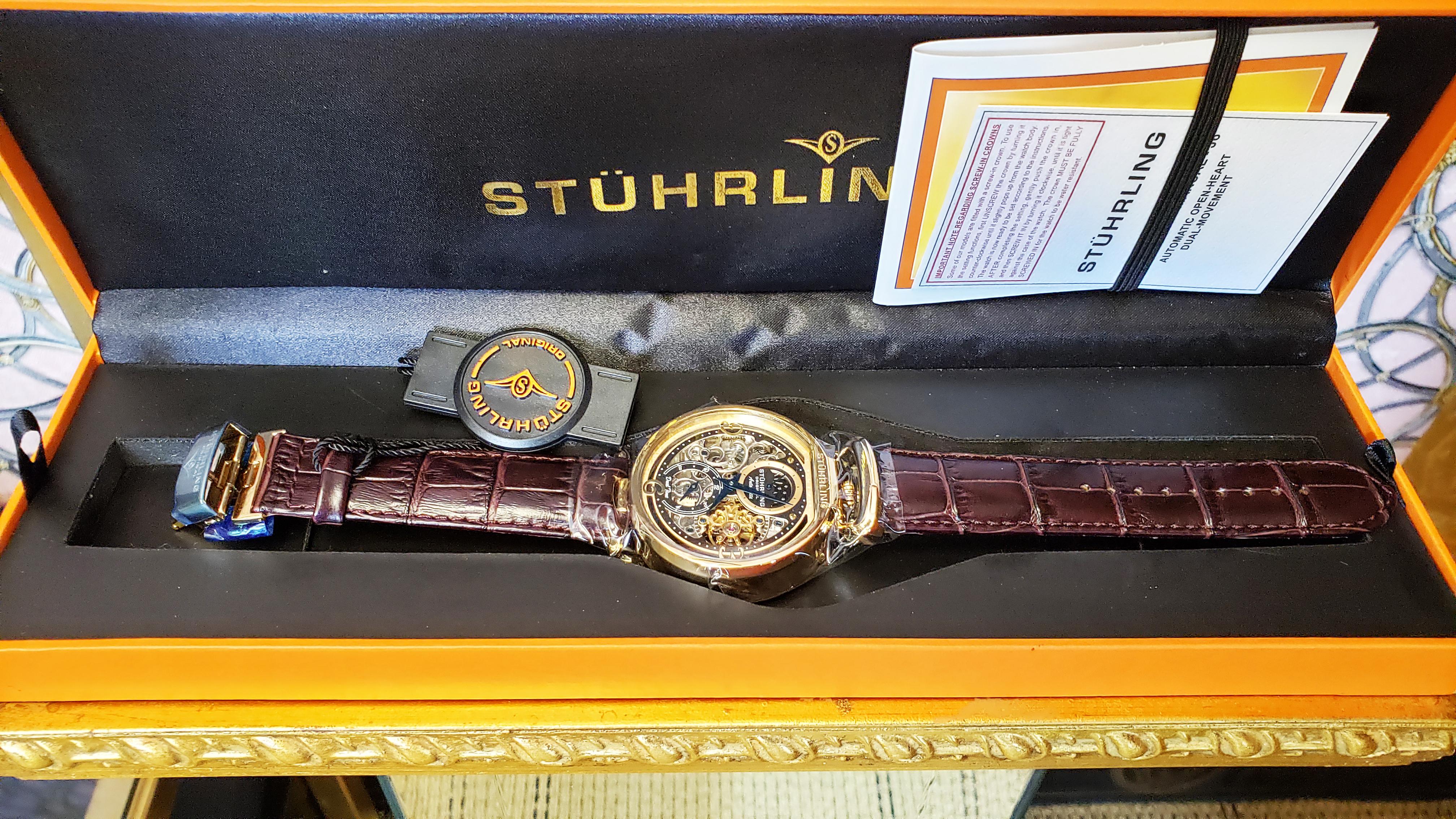 Stührling Original Herren 46mm Automatik Dual Time Skelettisiert Silber-Ton im Zustand „Neu“ im Angebot in Montgomery, TX