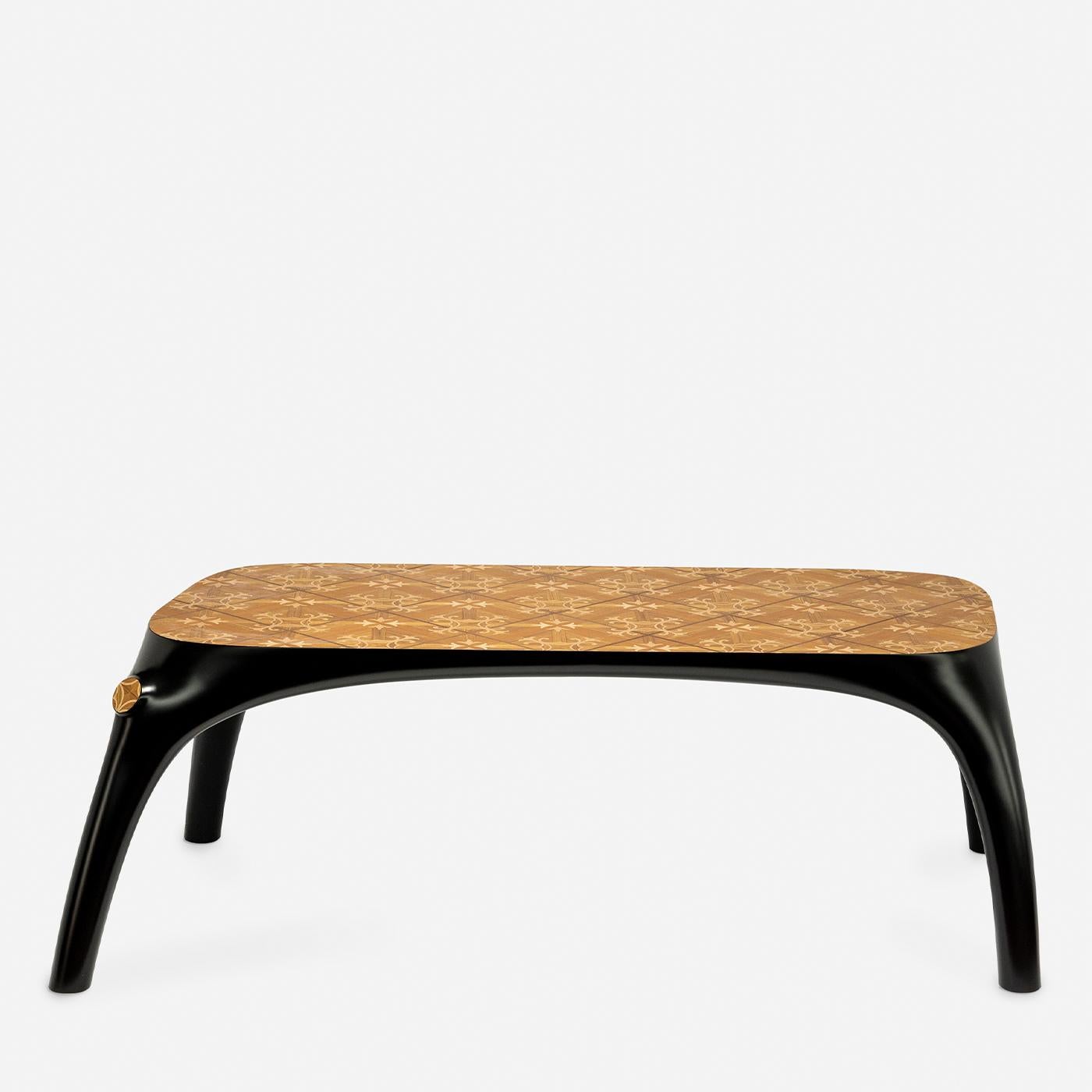 Faisant partie de la collection Wooderkammer conçue par Marcantonio, qui comprend des pièces uniques fusionnant art et design, cette table à manger présente une esthétique sculpturale forte et unique qui deviendra le principal protagoniste d'une
