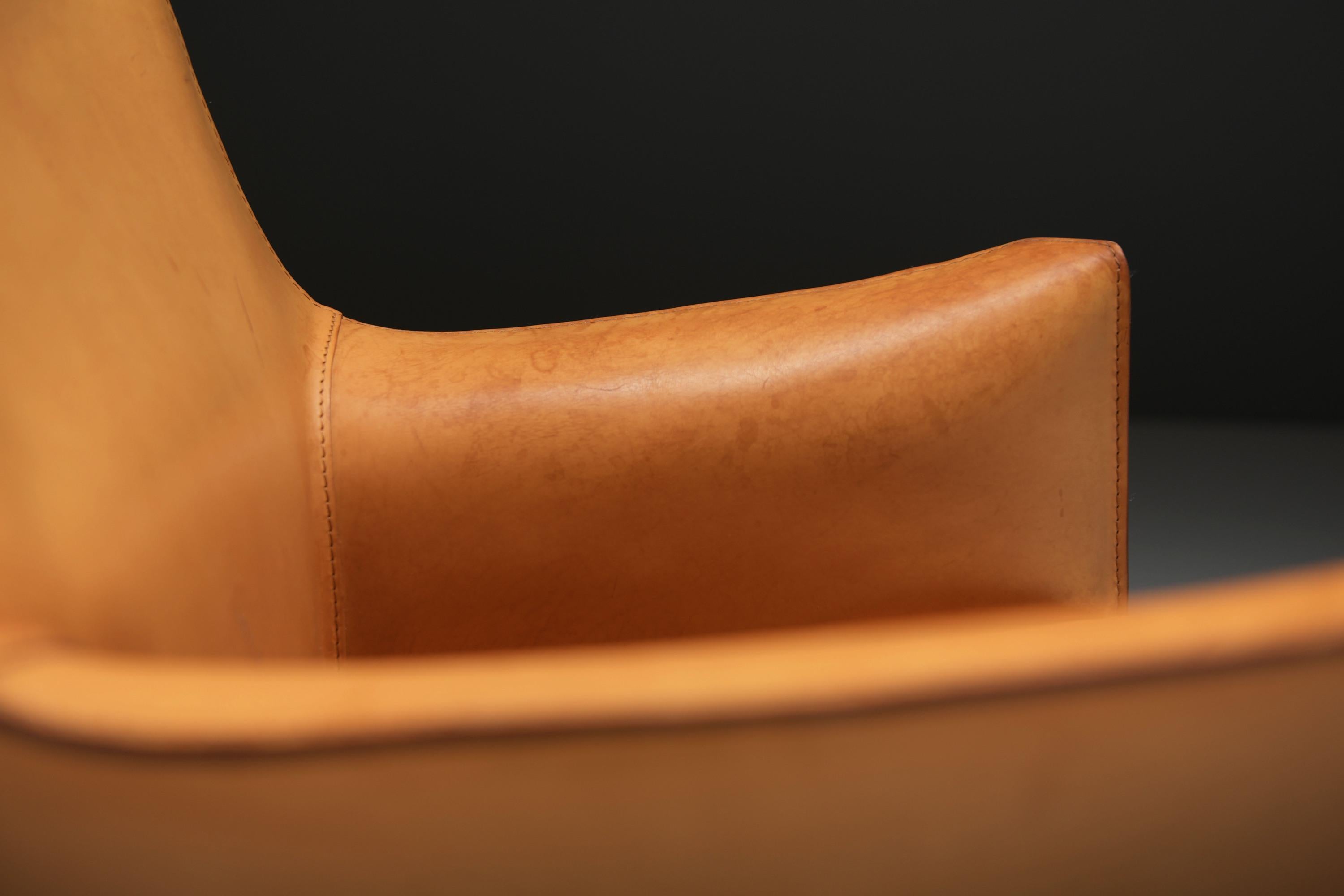 Stunning Cab 413 chairs in natural leather by Mario Bellini for CASSINA Italy For Sale 4
