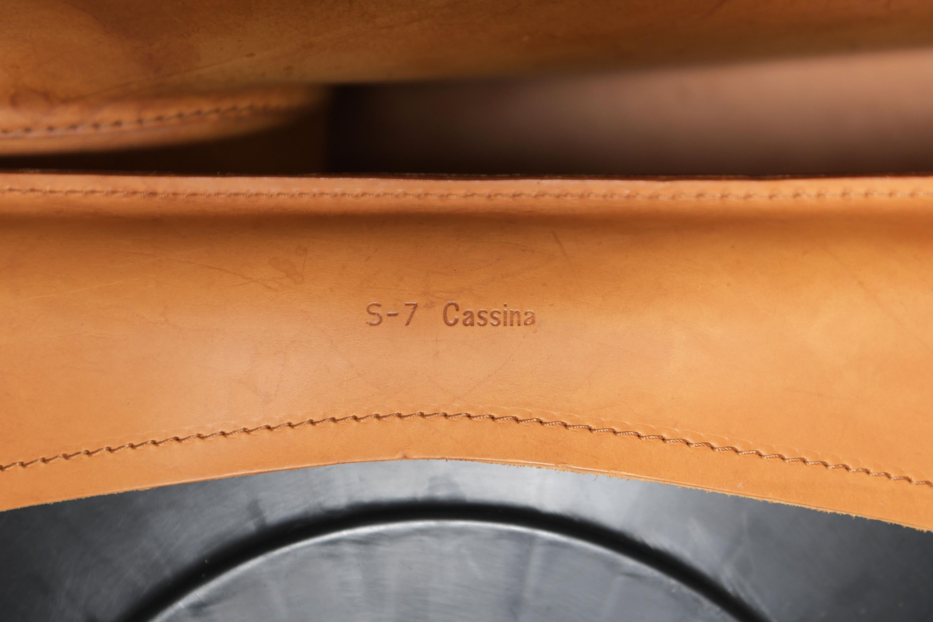 Stunning Cab 413 chairs in natural leather by Mario Bellini for CASSINA Italy For Sale 1
