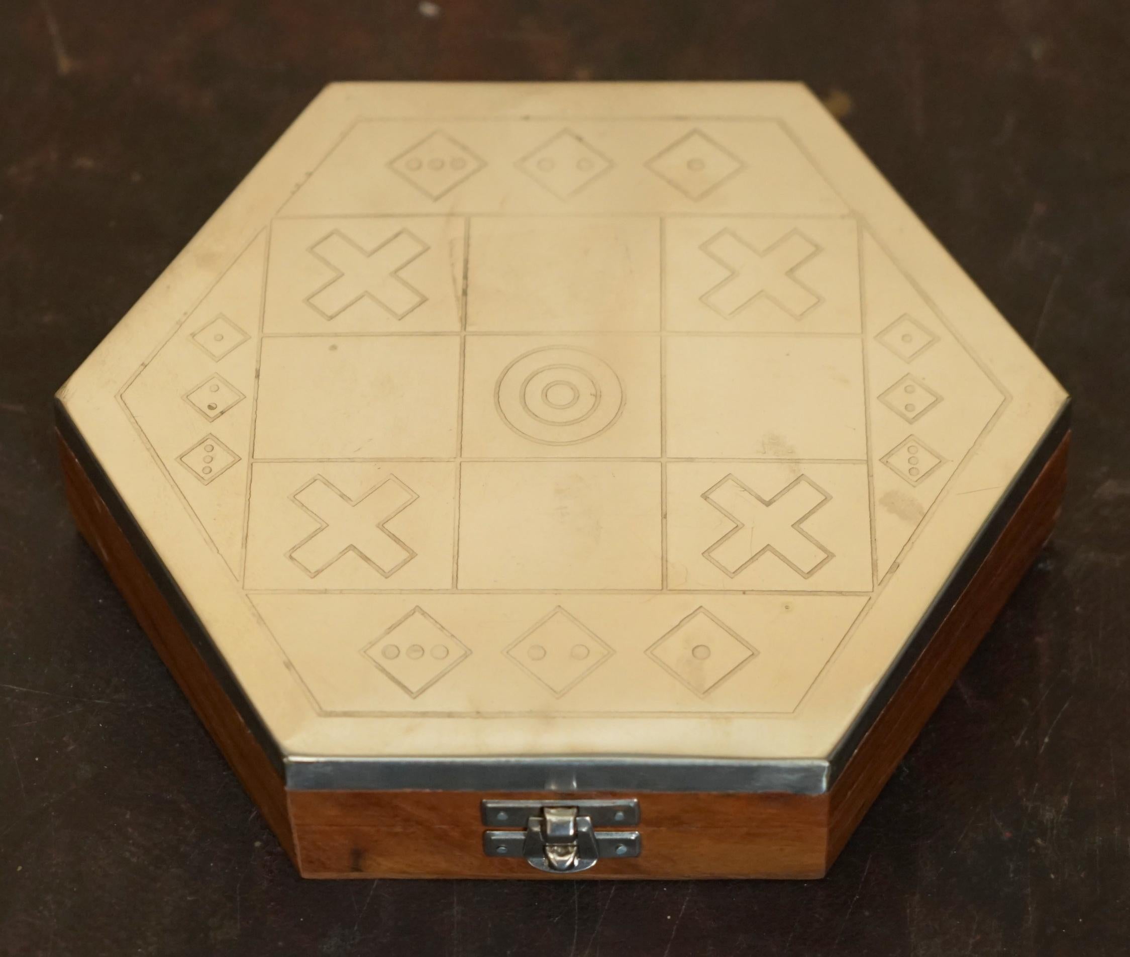 Art Deco STUNNIiNG VINTAGE CHROME TOPPED NOUGHTS & CROSSES & POKER DICE GAME TIC TAC TOE