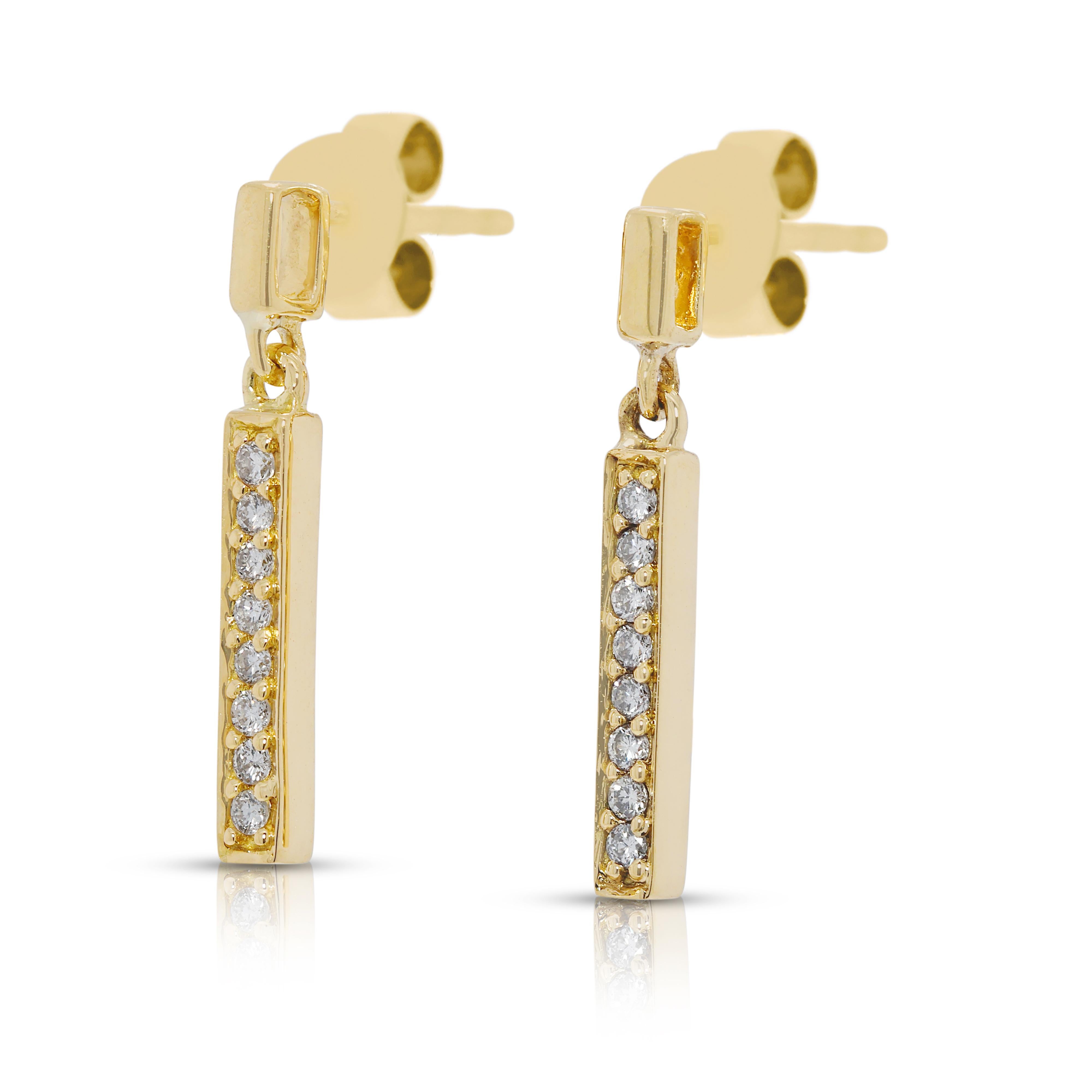 Boucles d'oreilles pendantes en or jaune 18 carats avec diamant naturel de 0,11 ct. Excellent état - En vente à רמת גן, IL