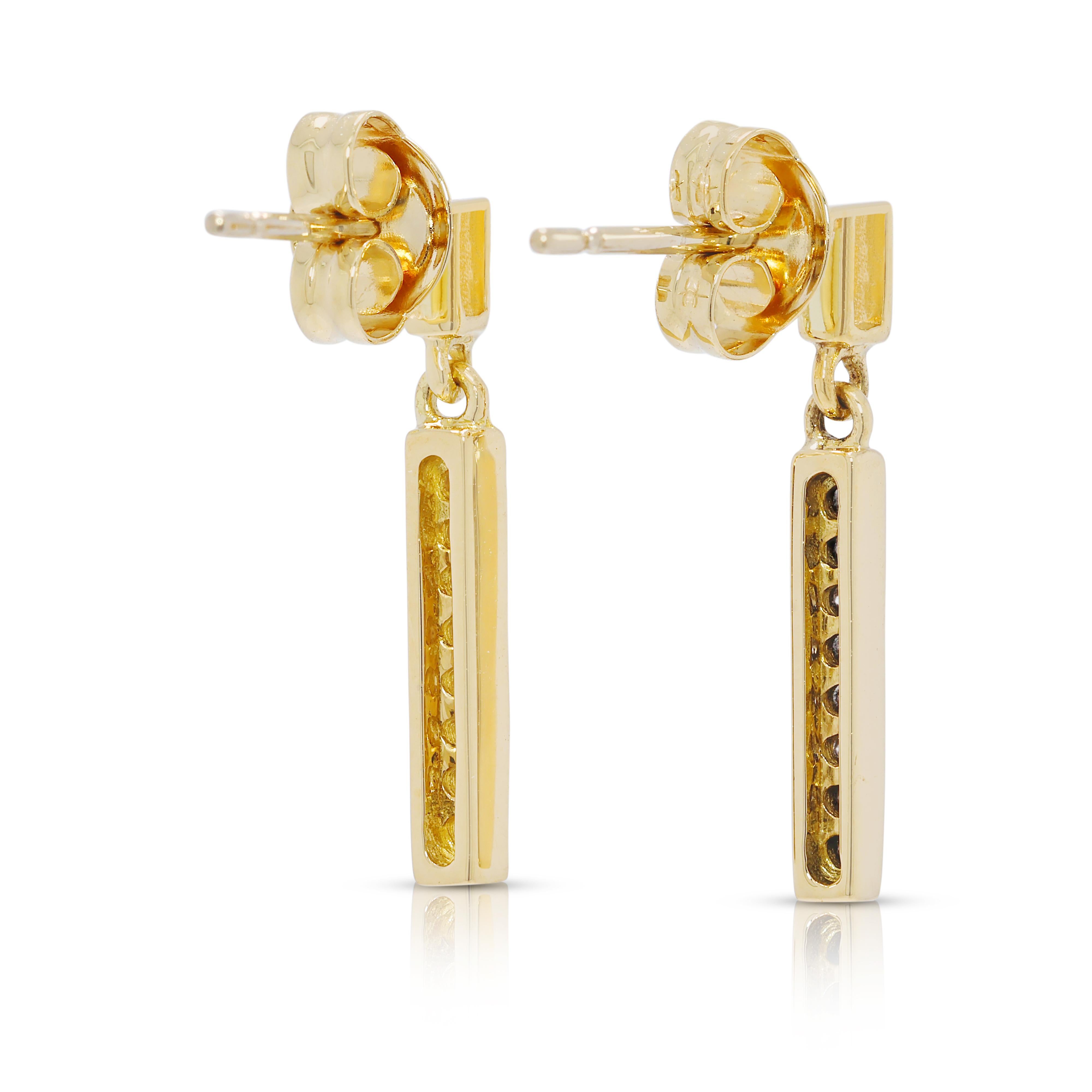 Boucles d'oreilles pendantes en or jaune 18 carats avec diamant naturel de 0,11 ct. Pour femmes en vente
