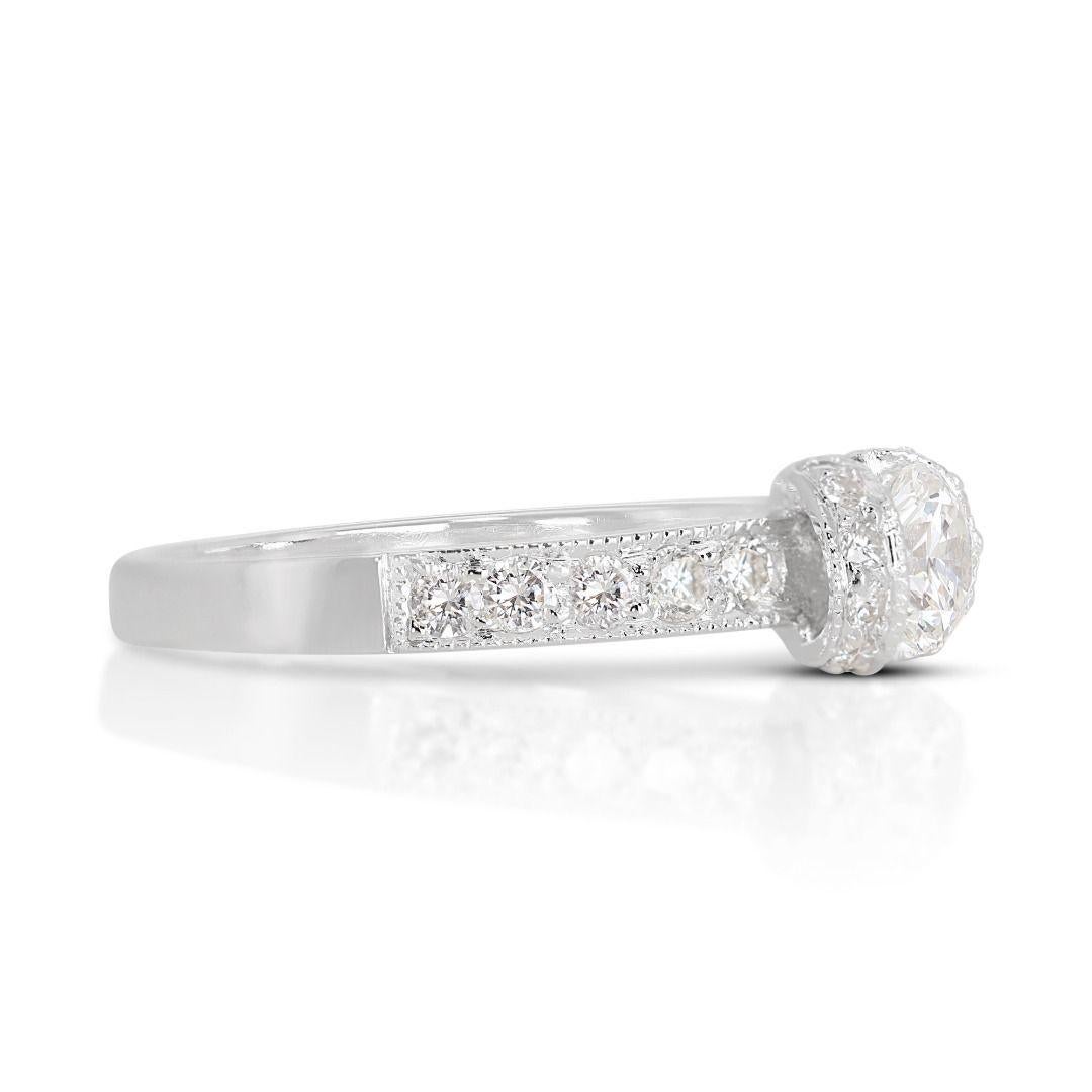 Taille ronde Superbe bague en or blanc 18 carats sertie d'un diamant pavé 0,16 carat en vente
