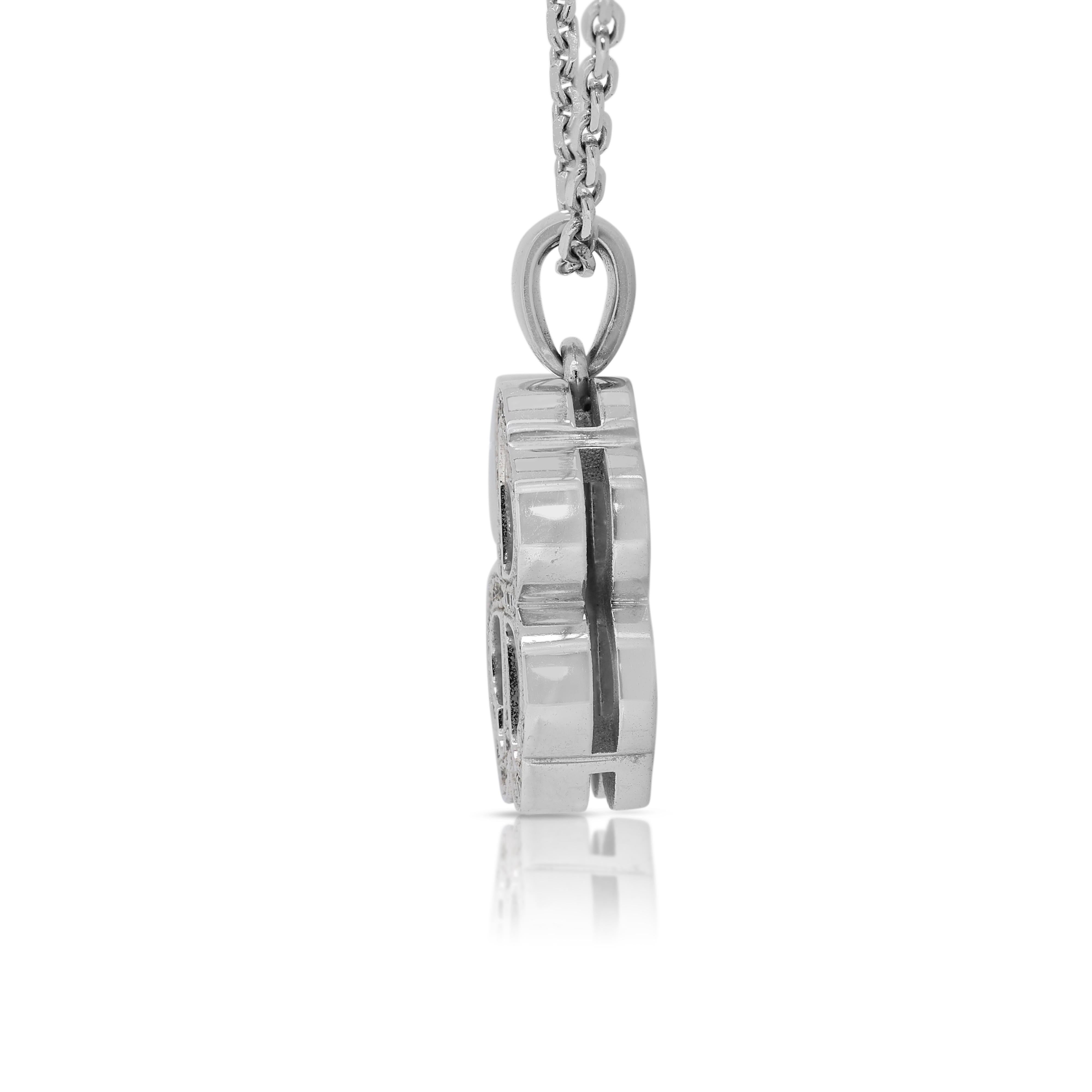 Stunning 0.23ct Diamonds Necklace with Clover Pendant in 18K White Gold For Sale 1