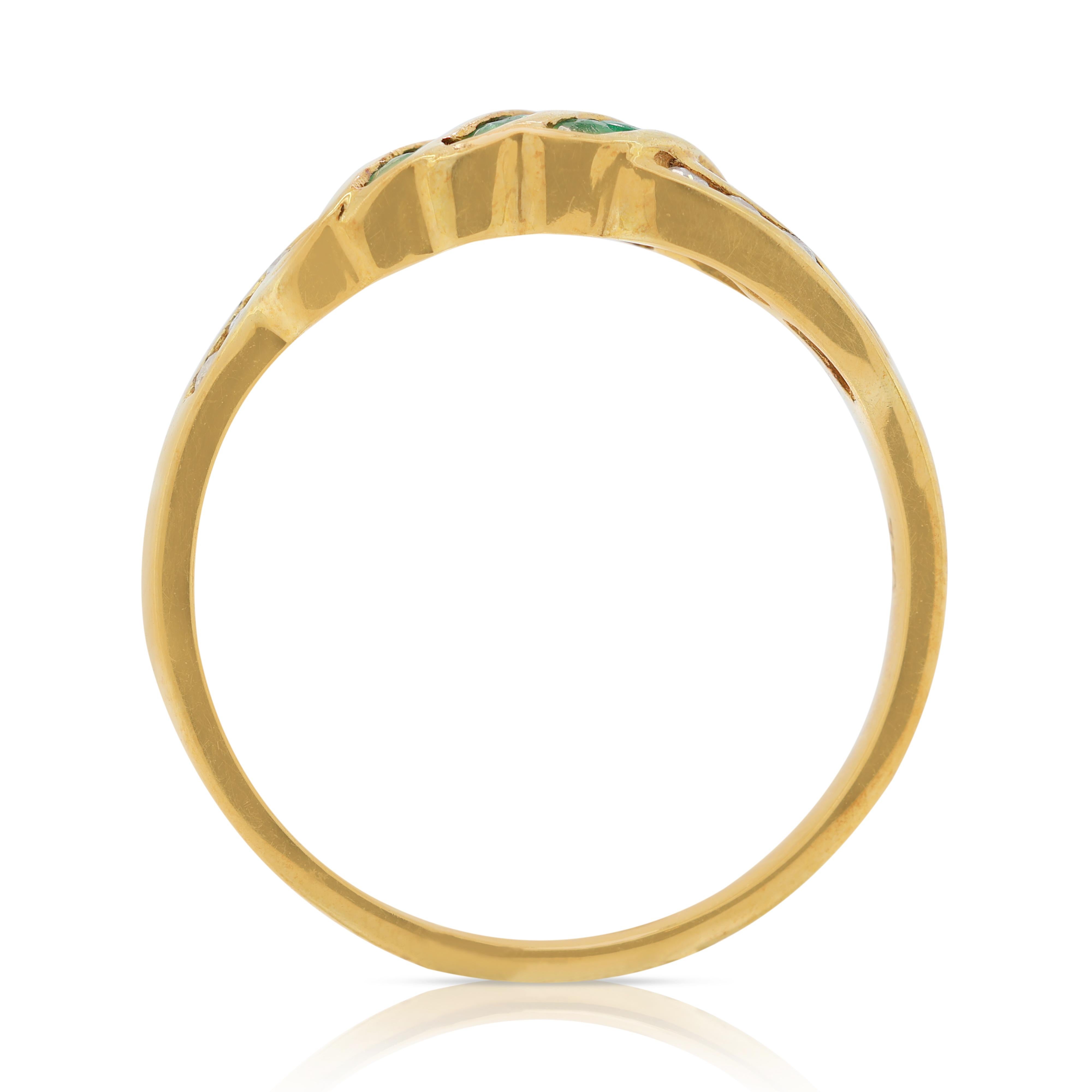 Superbe bague en or jaune 18 carats, émeraude 0,26 carat et diamants en vente 2