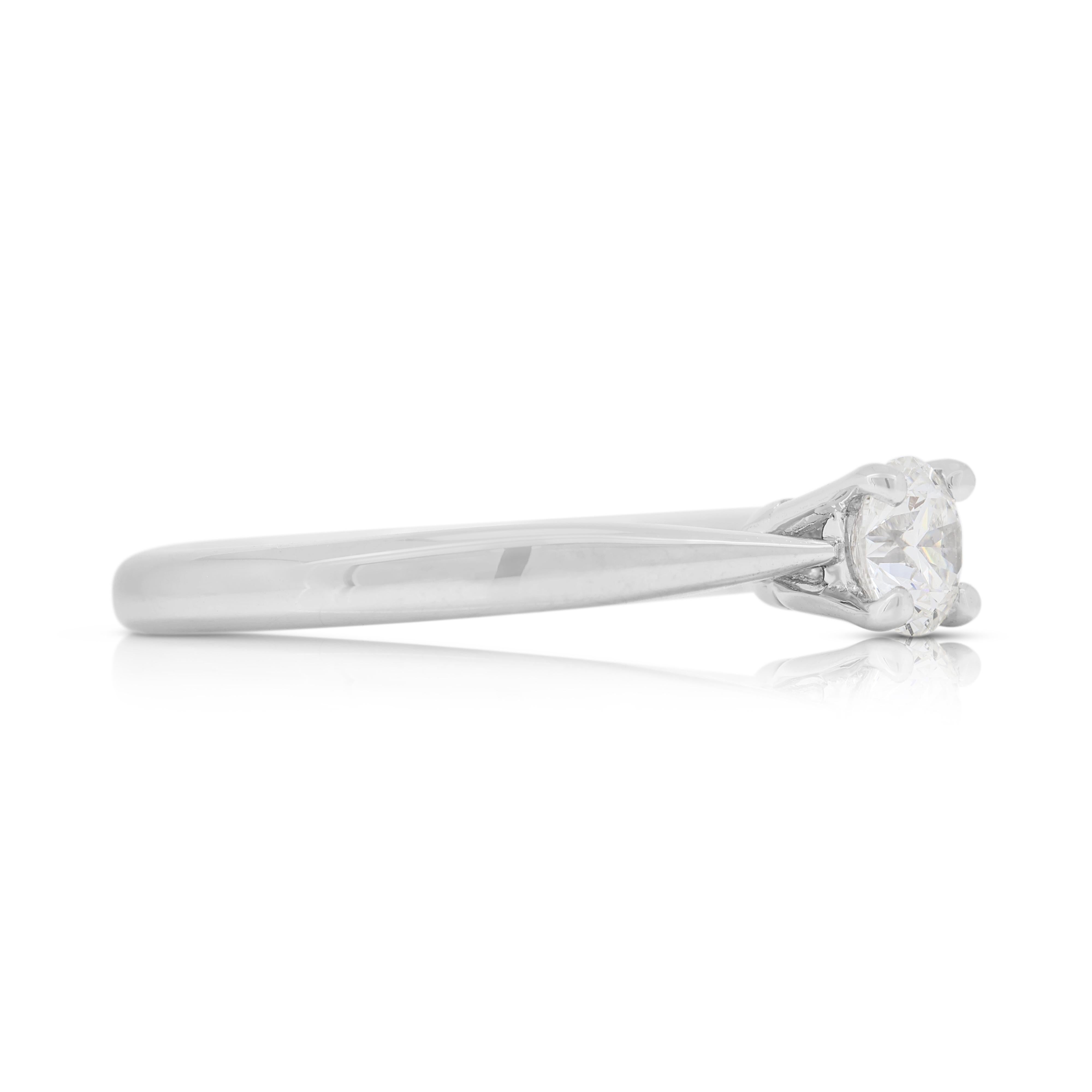 Taglio rotondo Stupendo anello con diamante solitario da 0,27 carati in platino - certificato GIA in vendita
