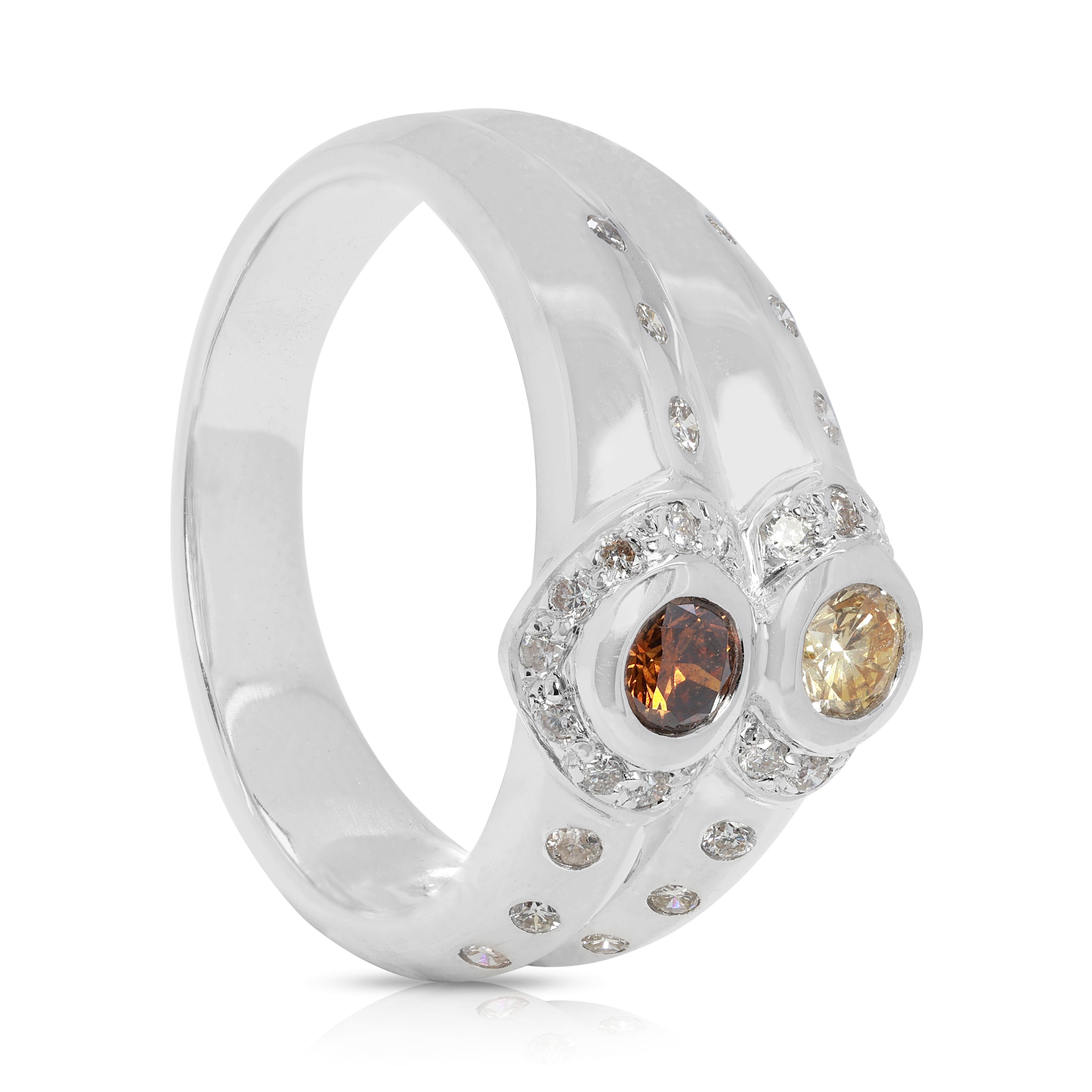 Stunning 0.28ct Champagne Round Brilliant Diamond Ring in 18K White Gold In New Condition For Sale In רמת גן, IL