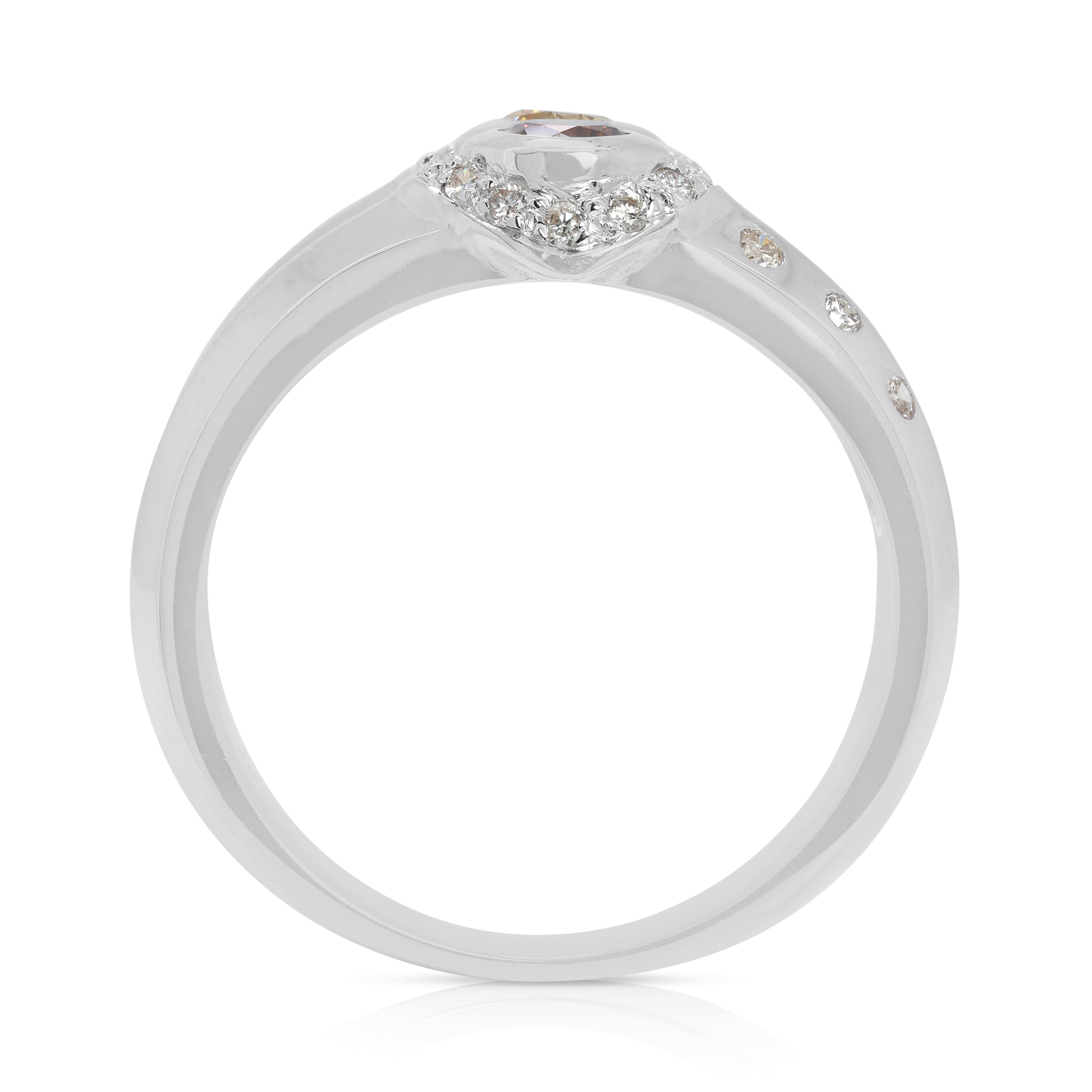Stunning 0.28ct Champagne Round Brilliant Diamond Ring in 18K White Gold For Sale 1