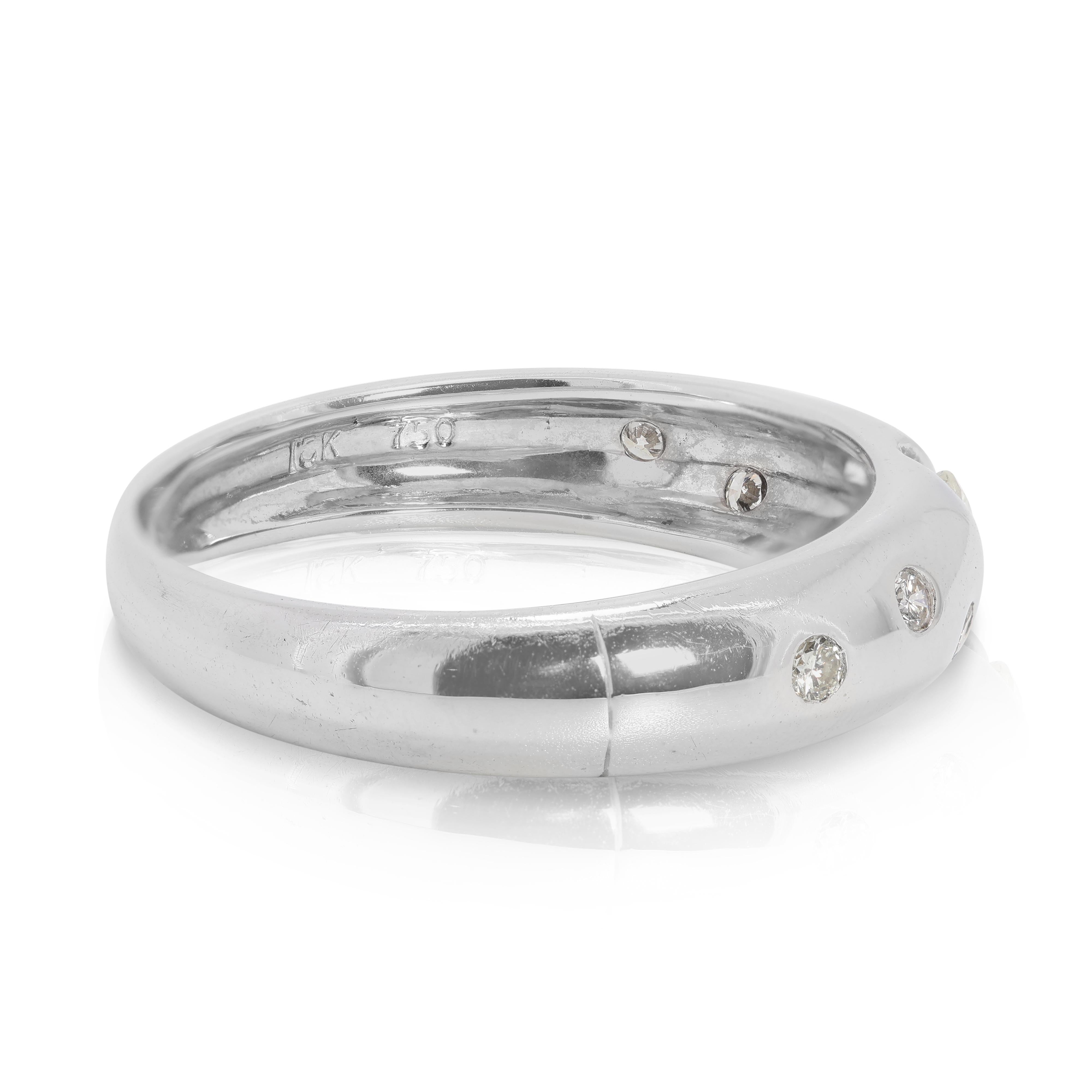 Round Cut Stunning 0.29ct Natural Diamond Ring in 18K White Gold For Sale