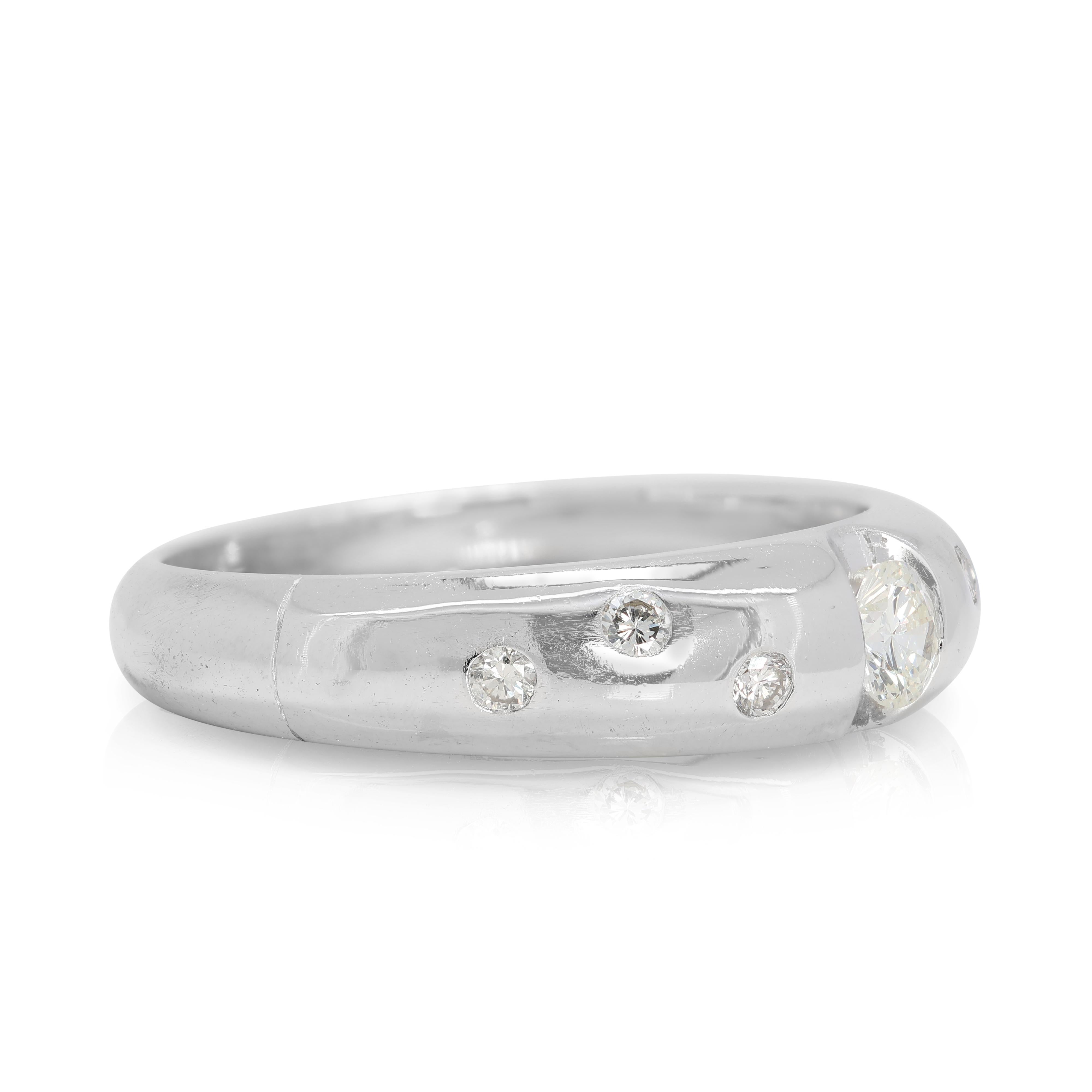 Stunning 0.29ct Natural Diamond Ring in 18K White Gold In Excellent Condition For Sale In רמת גן, IL