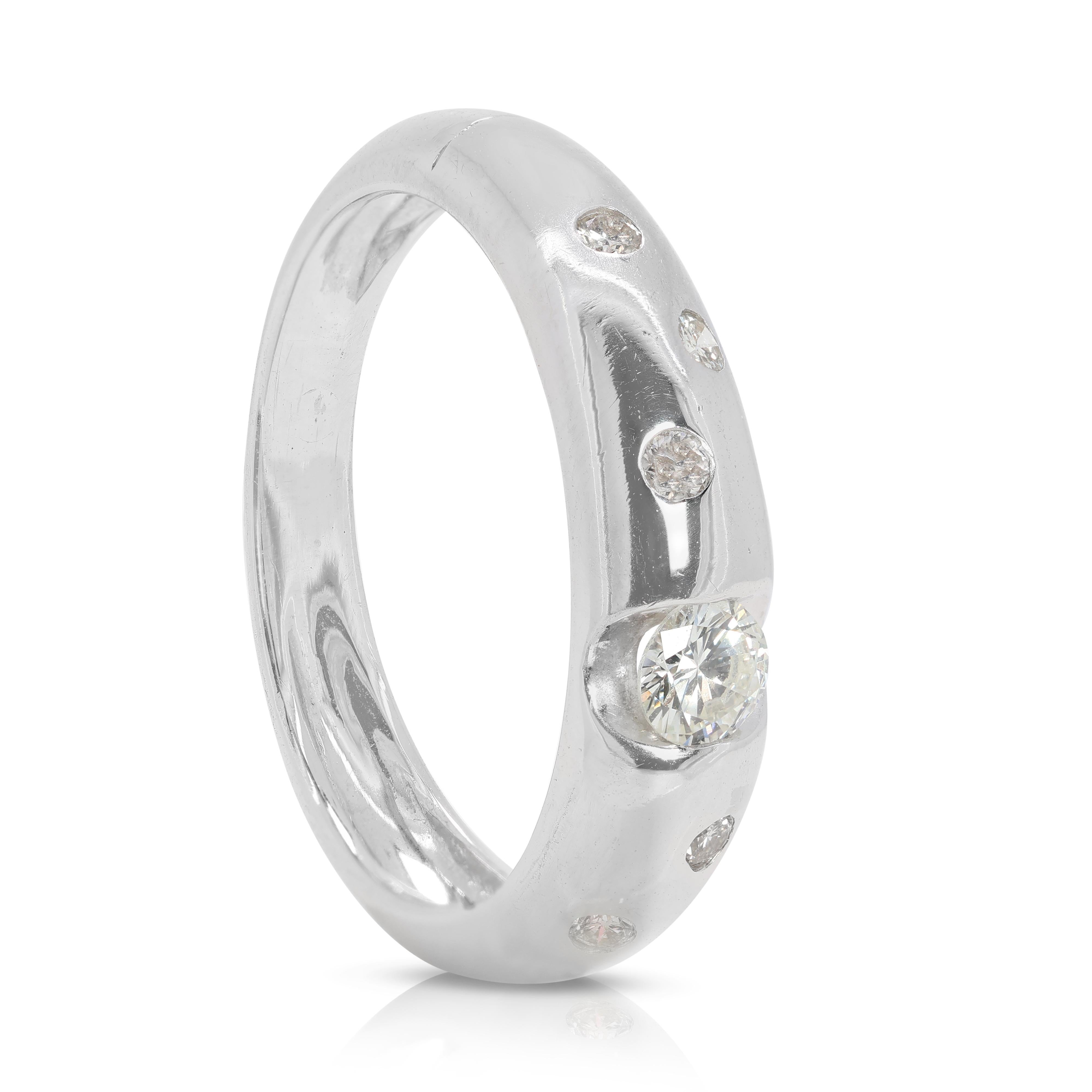 Stunning 0.29ct Natural Diamond Ring in 18K White Gold For Sale 1