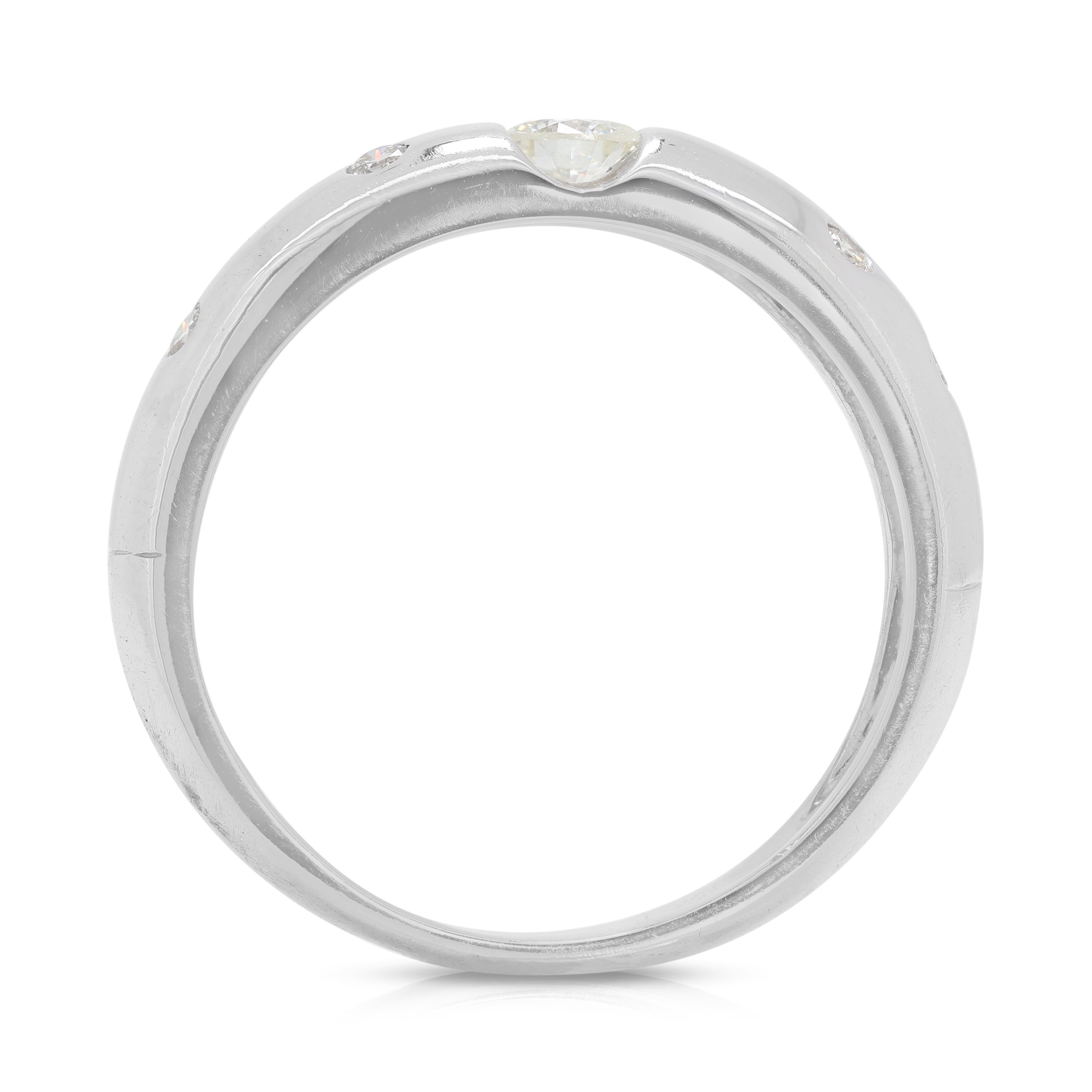 Stunning 0.29ct Natural Diamond Ring in 18K White Gold For Sale 2