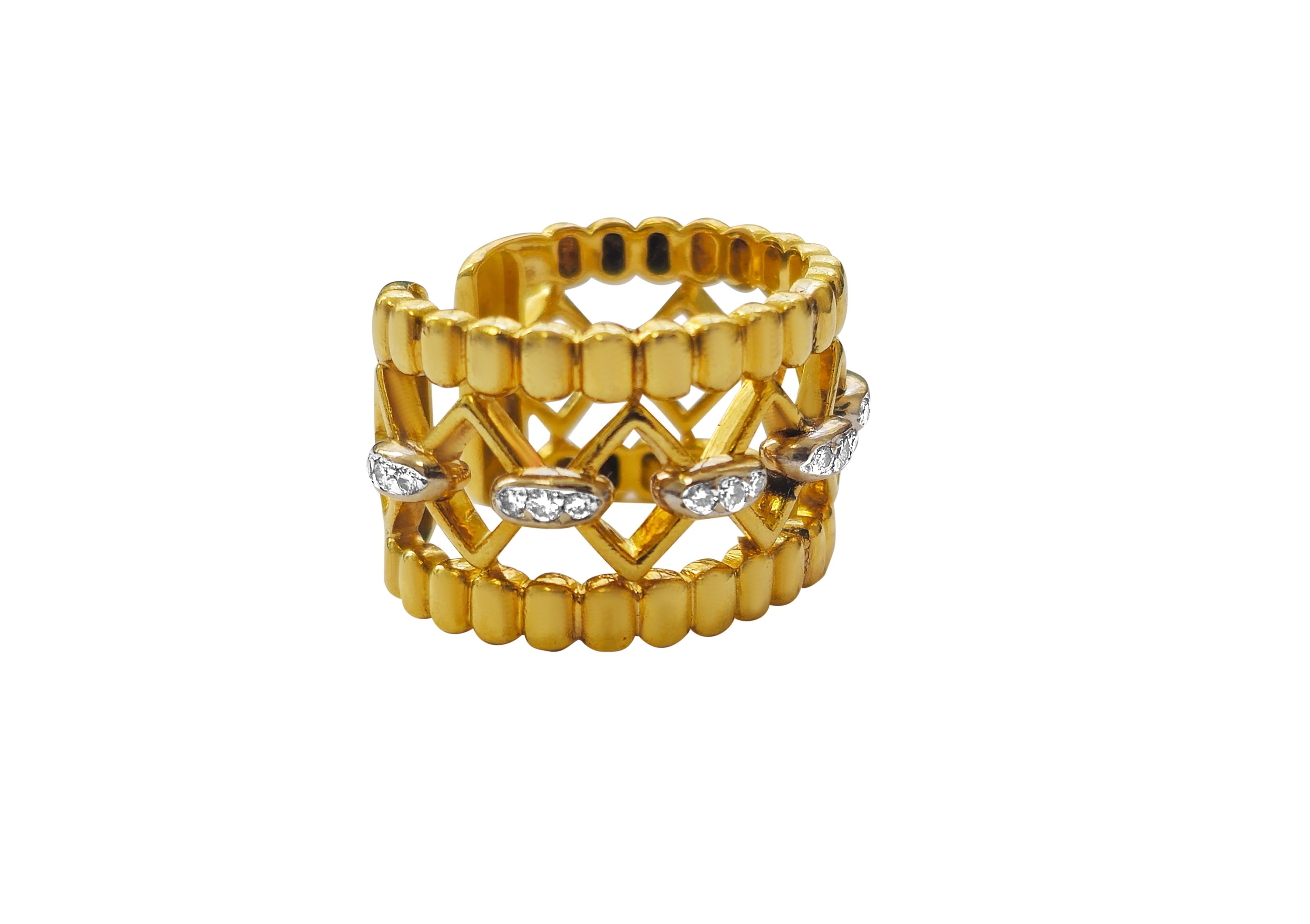 Round Cut Stunning 0.30ct Diamond Ladies Ring in 18K Yellow Gold For Sale