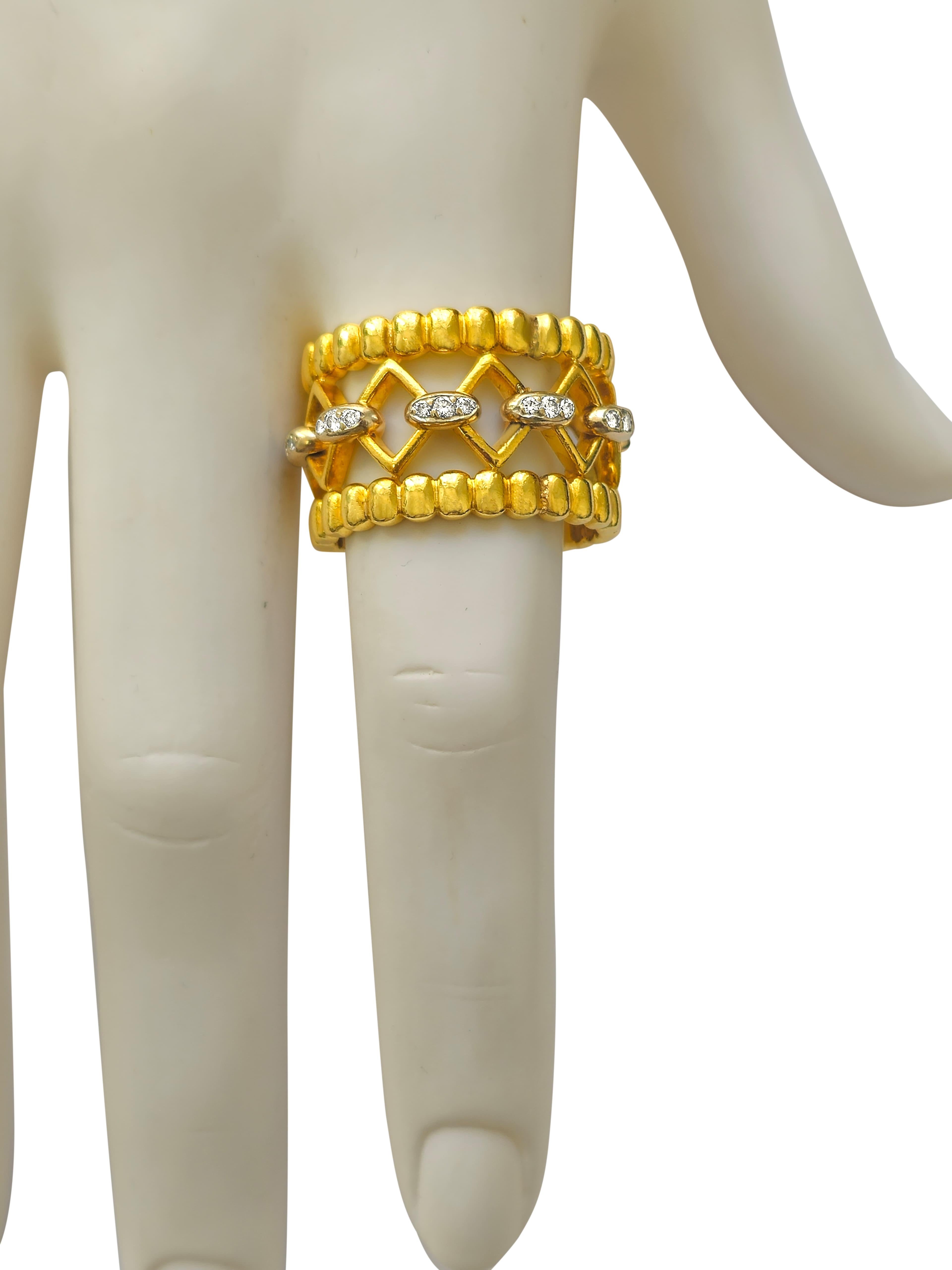 Stunning 0.30ct Diamond Ladies Ring in 18K Yellow Gold For Sale 2
