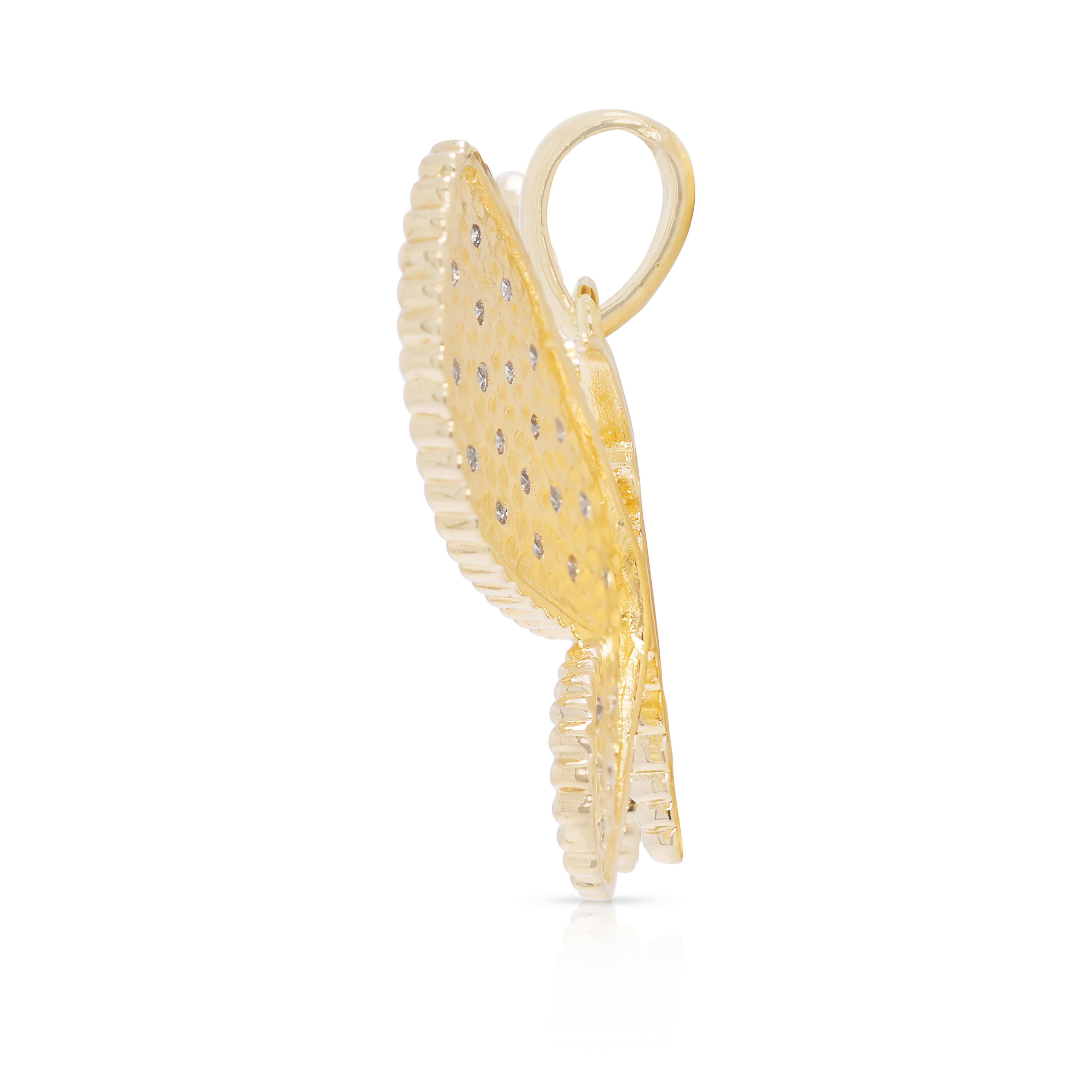 Donna Splendido ciondolo a forma di farfalla con diamante naturale da 0,30 carati in oro giallo 14K in vendita
