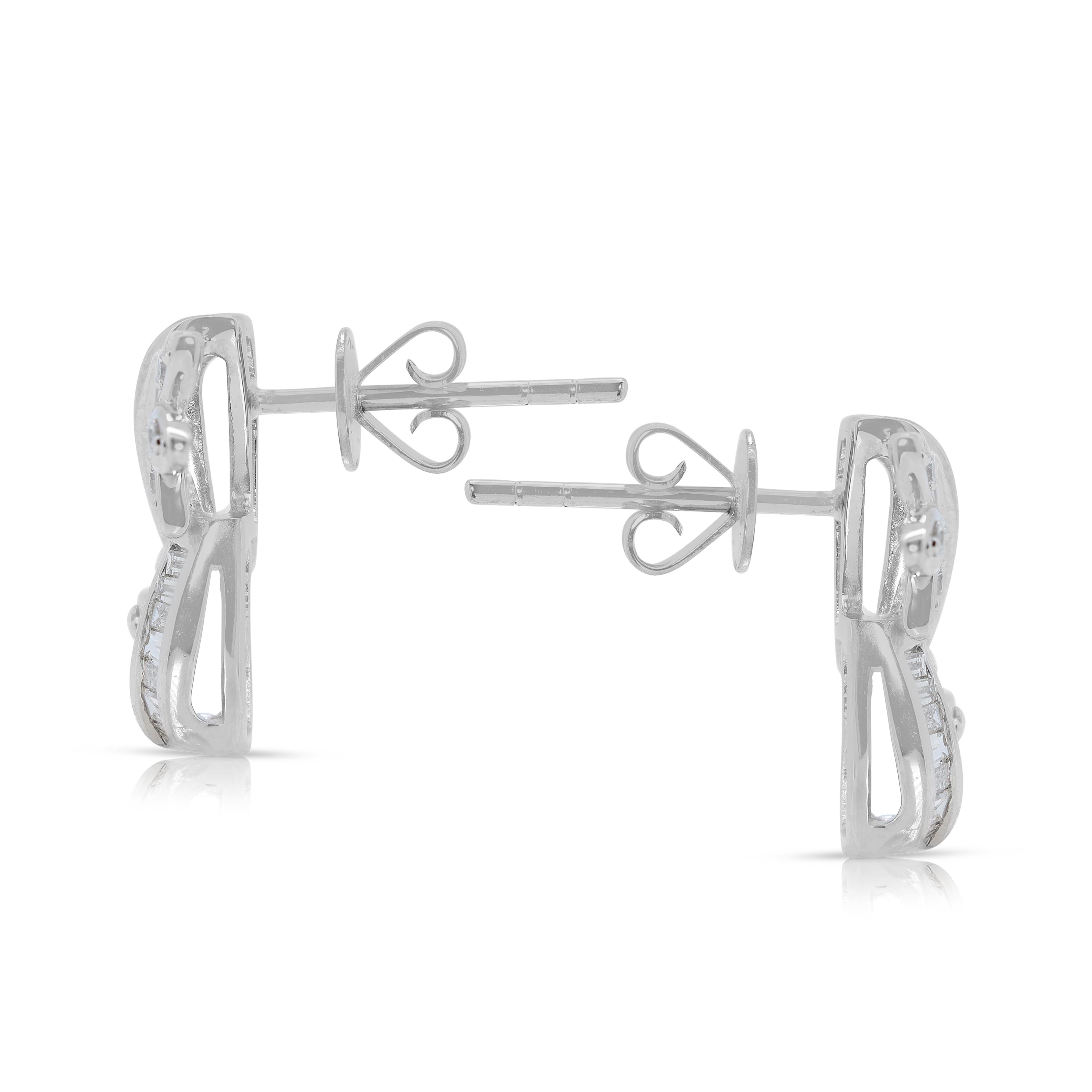 Women's Stunning 0.32ct Natural Diamond Earrings in 18K White Gold For Sale