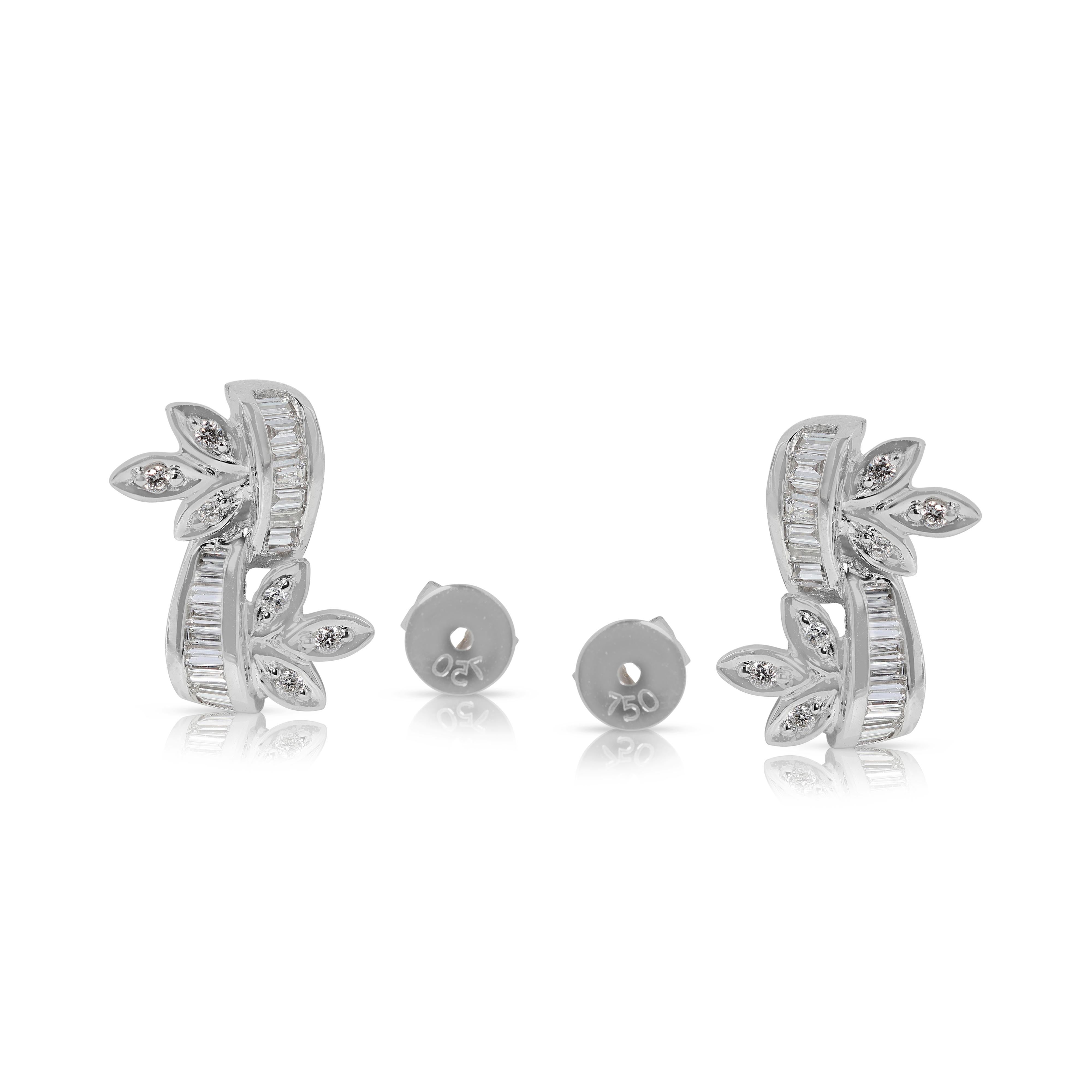 Stunning 0.32ct Natural Diamond Earrings in 18K White Gold For Sale 1