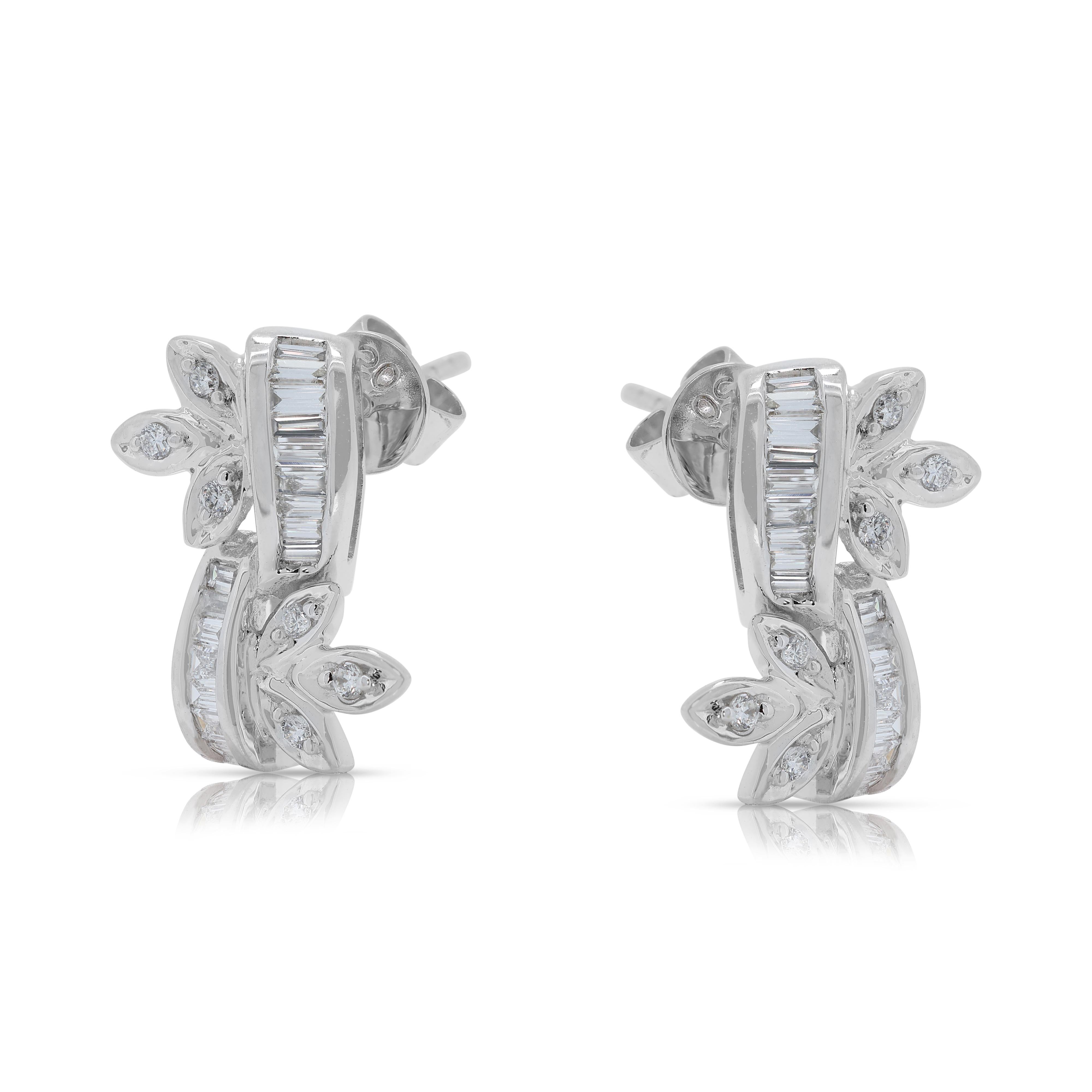 Stunning 0.32ct Natural Diamond Earrings in 18K White Gold For Sale 2
