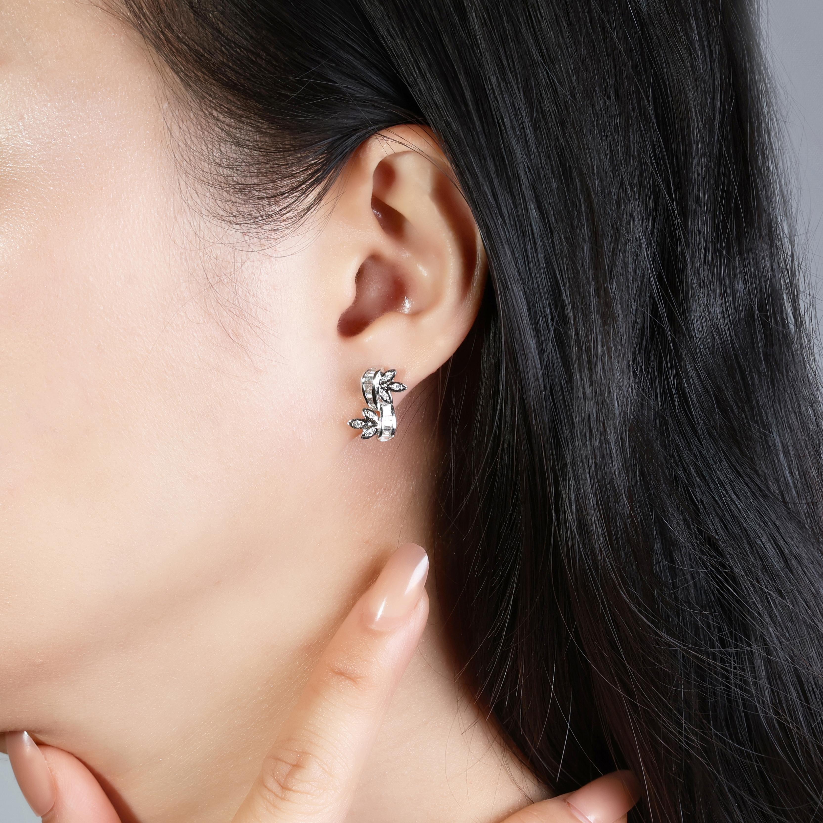 Stunning 0.32ct Natural Diamond Earrings in 18K White Gold For Sale 3