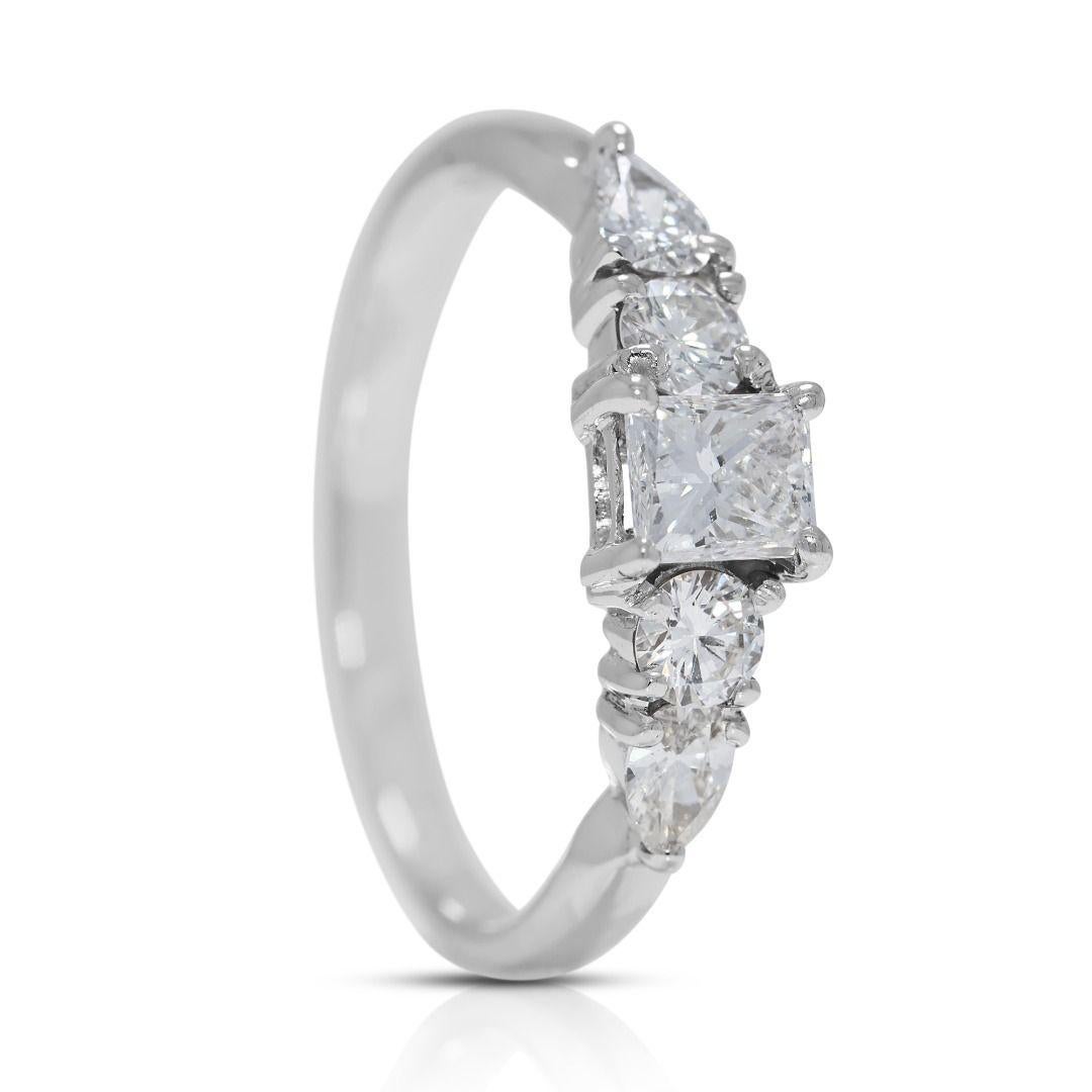 Stunning 0.45ct Natural Diamonds Ring in 18K White Gold In Excellent Condition For Sale In רמת גן, IL