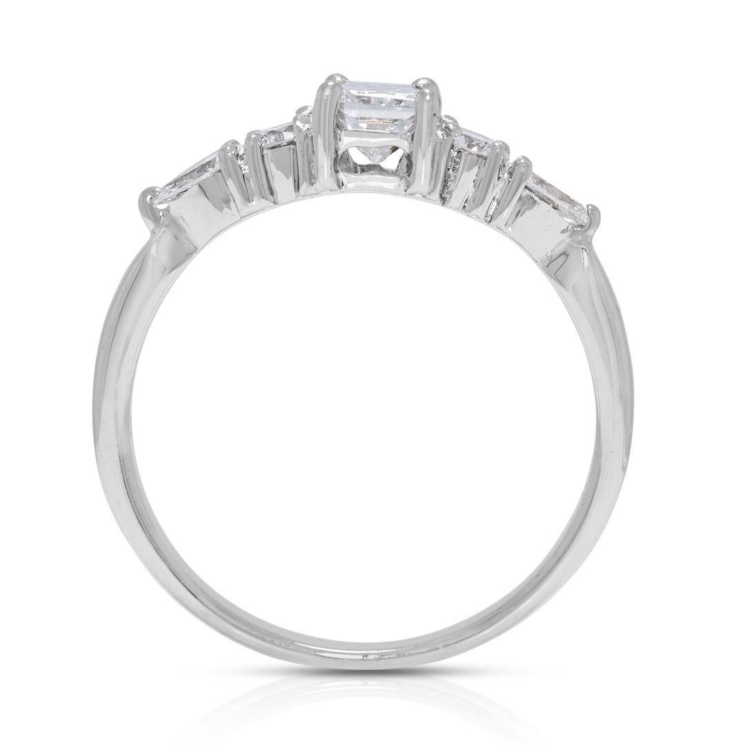 Stunning 0.45ct Natural Diamonds Ring in 18K White Gold For Sale 2