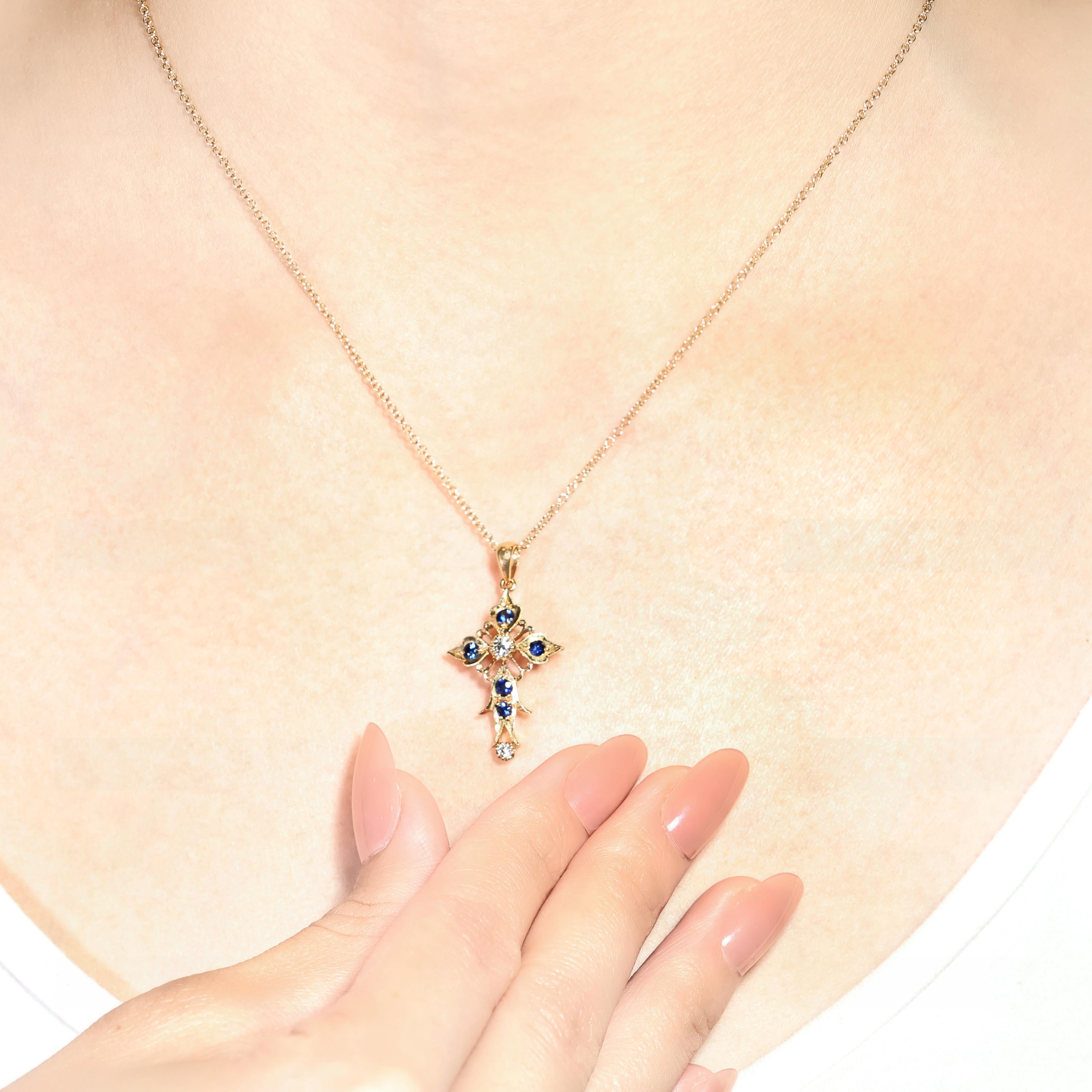 Stunning 0.46ct Diamonds and Sapphires Necklace in 18K Yellow Gold For Sale 3