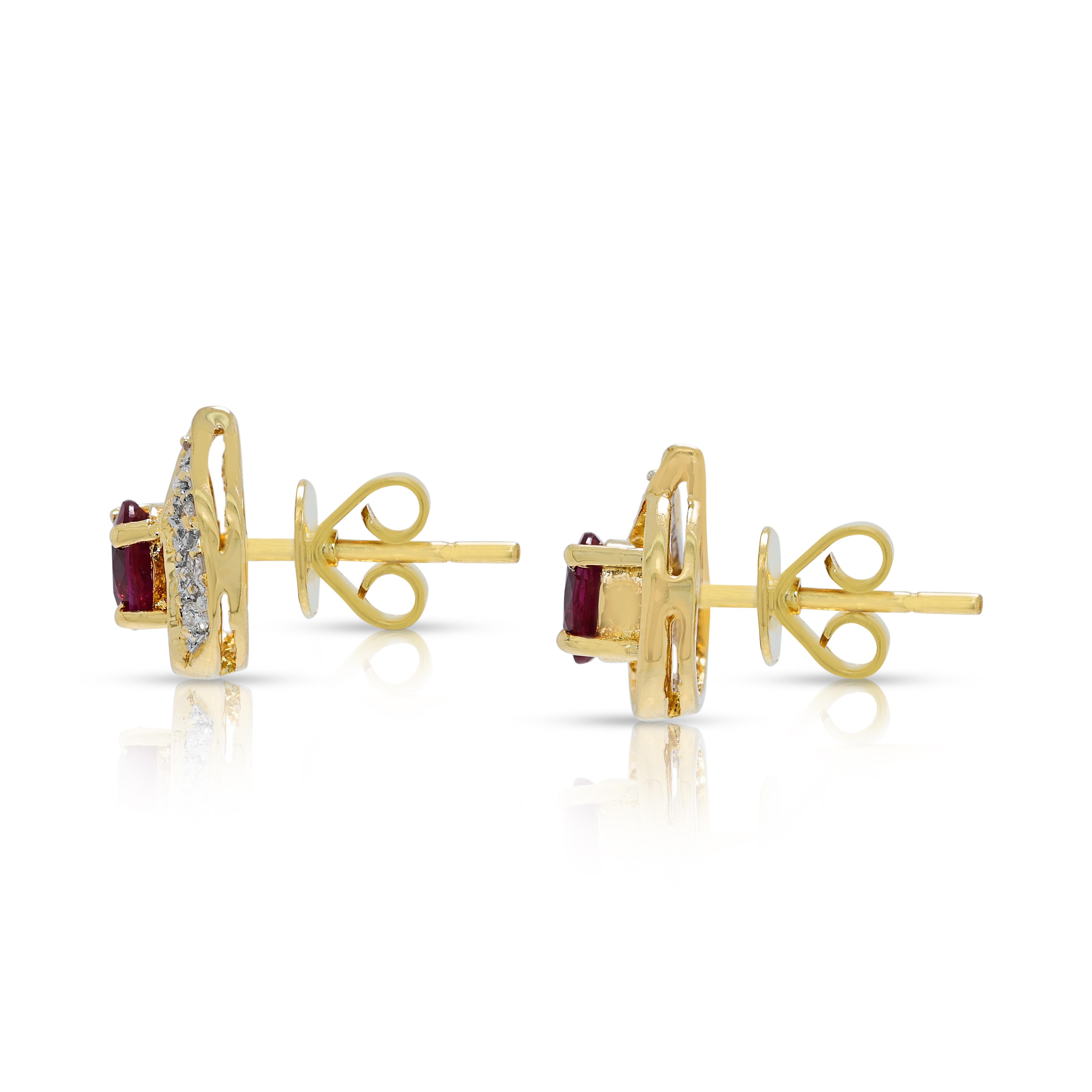 Stunning 0.46ct Ruby & Diamond Stud Earrings in 18K Yellow Gold Pour femmes en vente