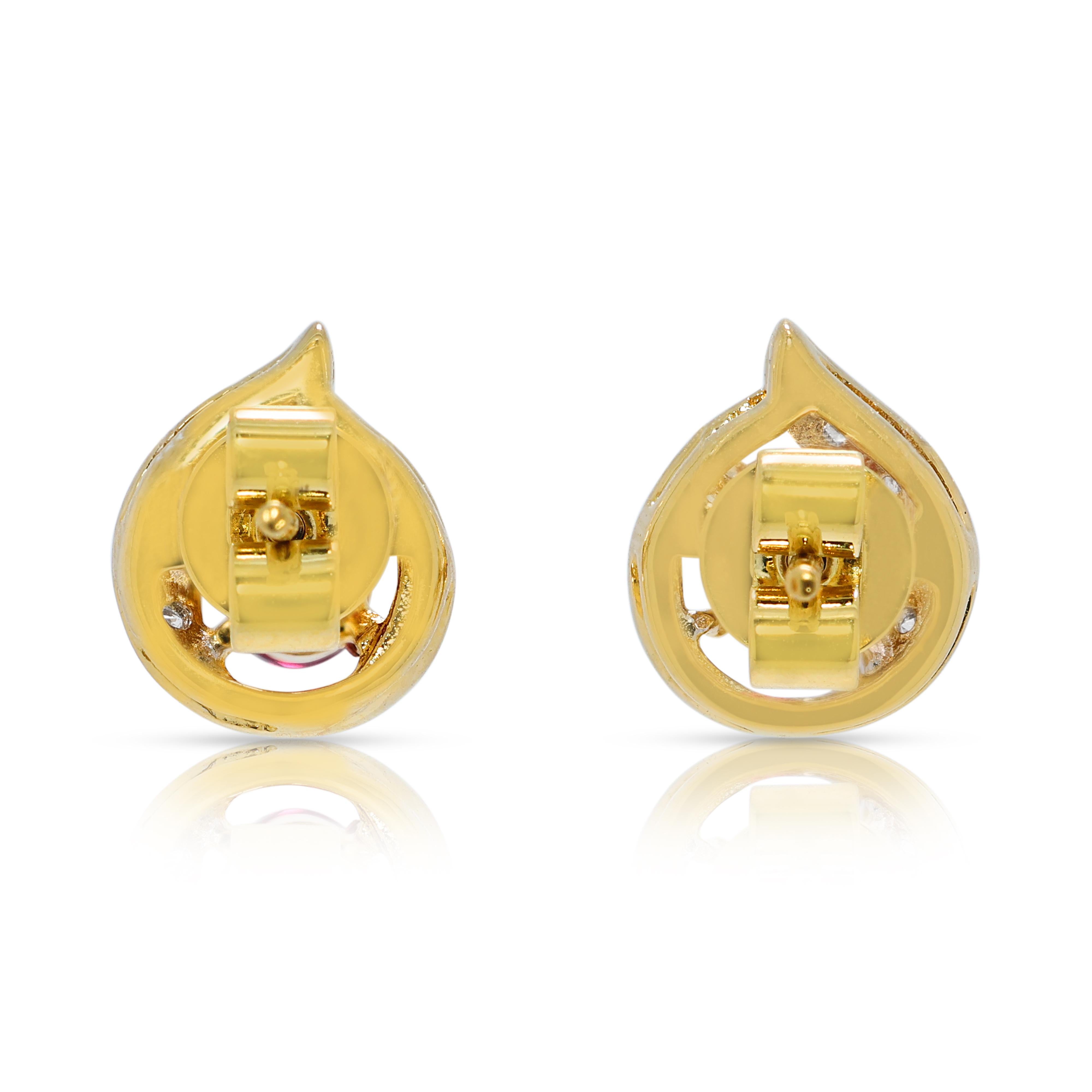 Stunning 0.46ct Ruby & Diamond Stud Earrings in 18K Yellow Gold en vente 1