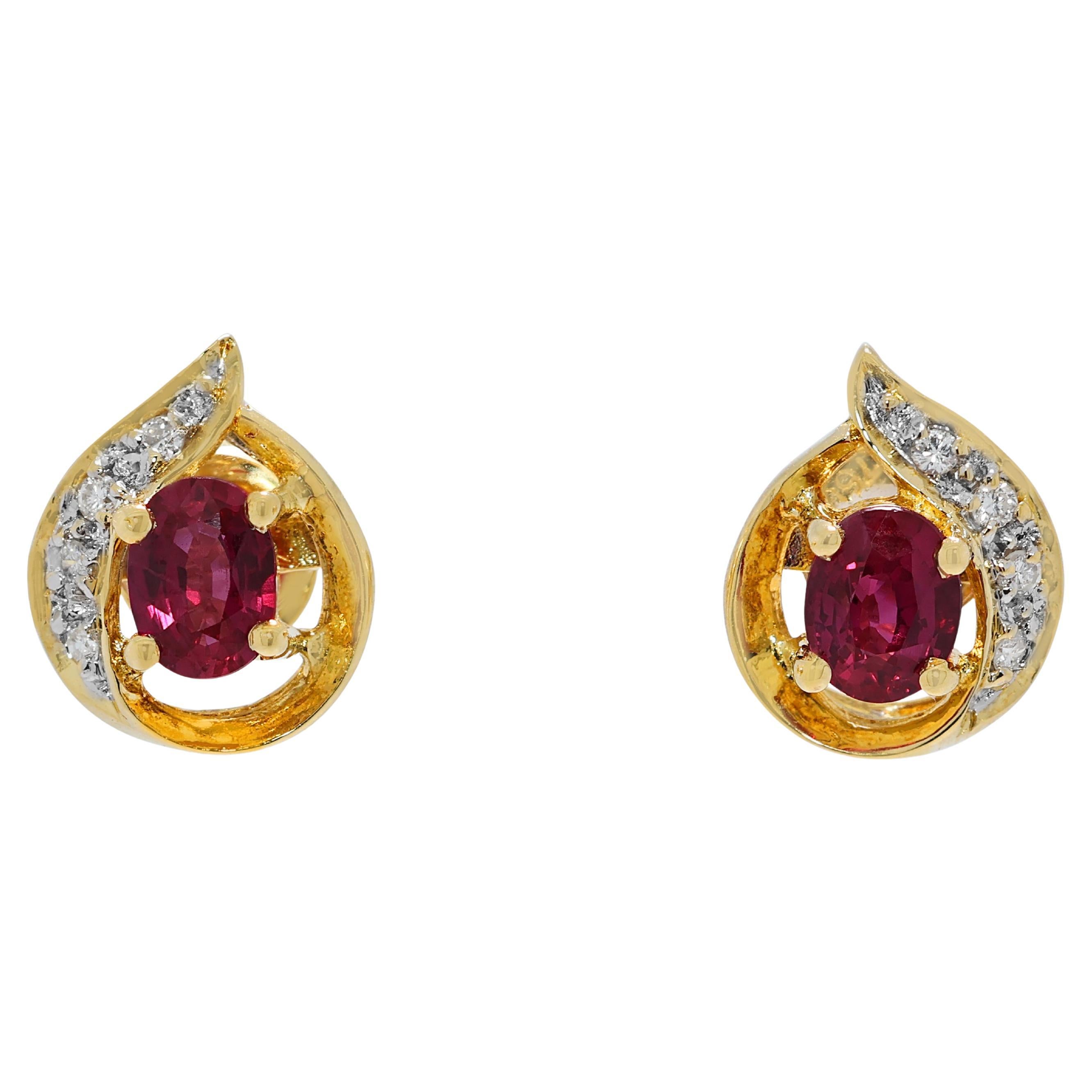 Stunning 0.46ct Ruby
Diamond Stud Earrings in 18K Yellow Gold
