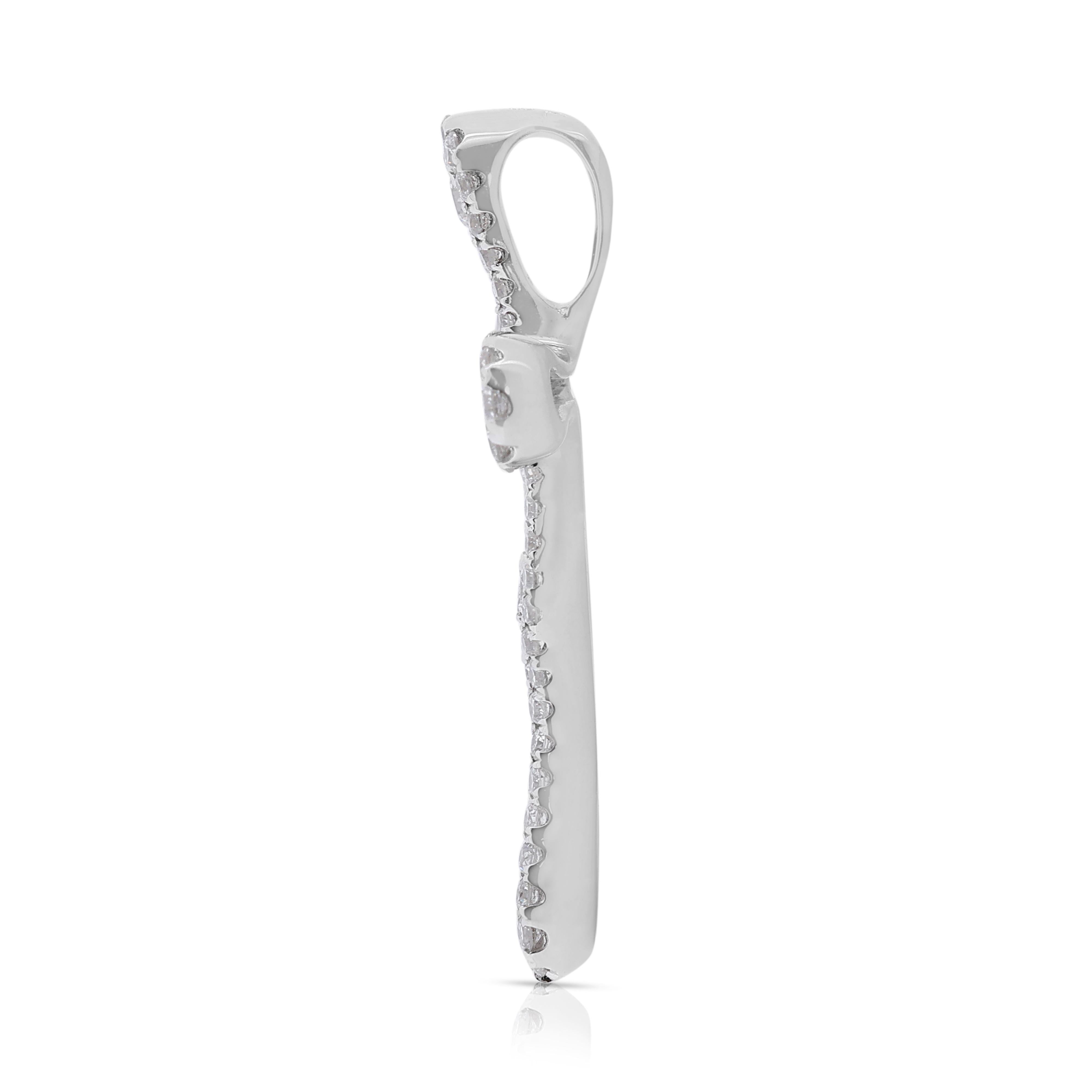 Superbe pendentif croix en or blanc 18 carats et diamants de 0,48 carat Pour femmes en vente