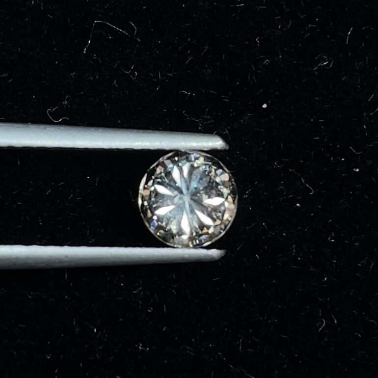 Stunning 0.51ct M SI2 Round Cut Natural Loose Diamond In Good Condition For Sale In New York, NY
