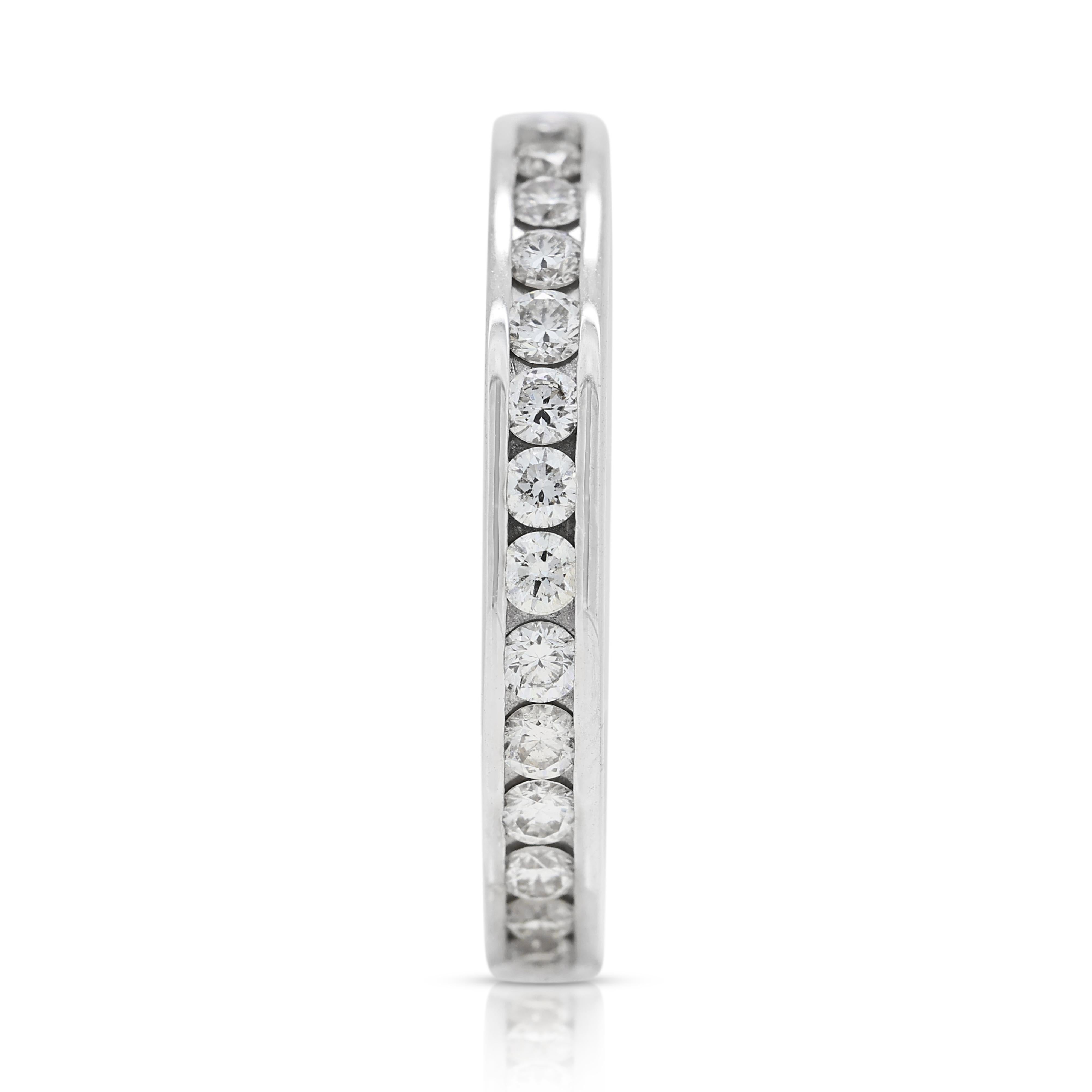Stupendo anello a fascia con diamanti da 0,55 carati in oro bianco 18 carati In condizioni ottime in vendita a רמת גן, IL