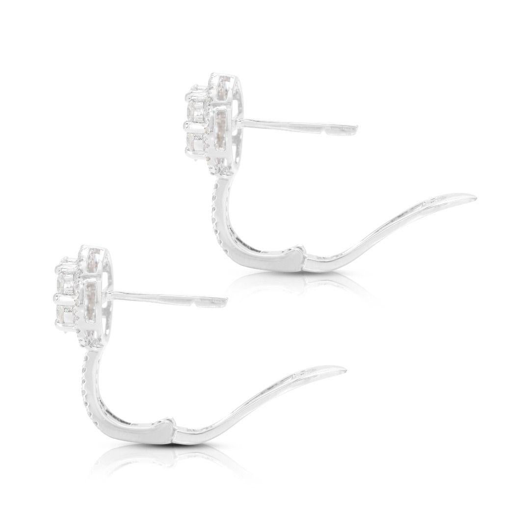 Stunning 0.55ct Lever Back Diamond Earrings in 18K White Gold For Sale 1