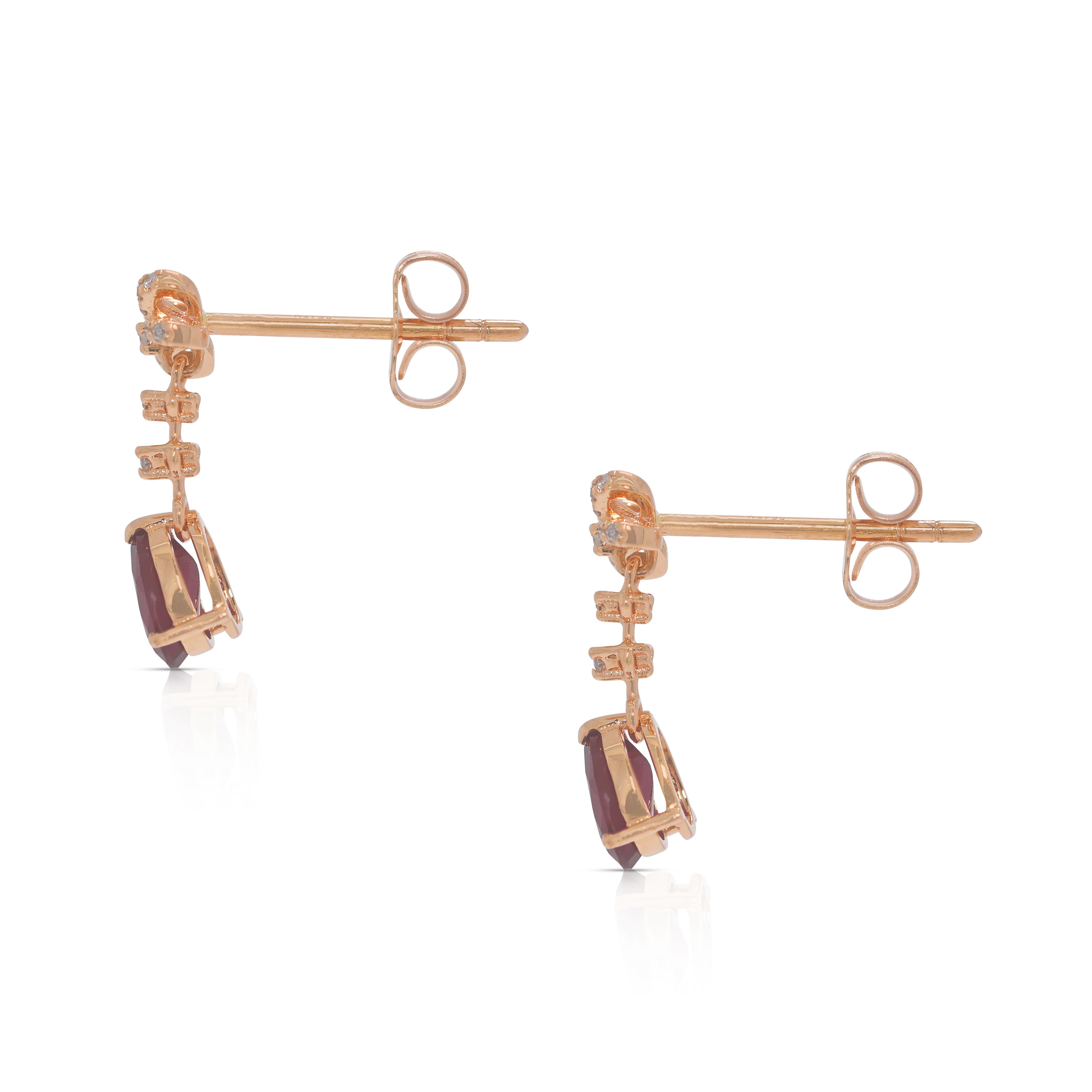 De las mujeres Impresionantes pendientes colgantes de oro amarillo de 18 quilates con rubí y diamantes naturales de 0,57 quilates en venta
