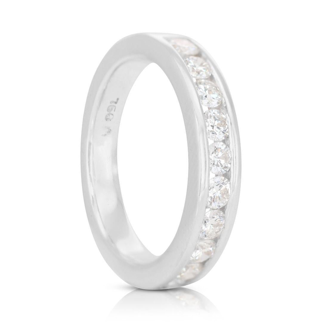 Stupendo anello a mezza eternità con diamanti da 0,60 carati in oro bianco 18 carati In condizioni ottime in vendita a רמת גן, IL