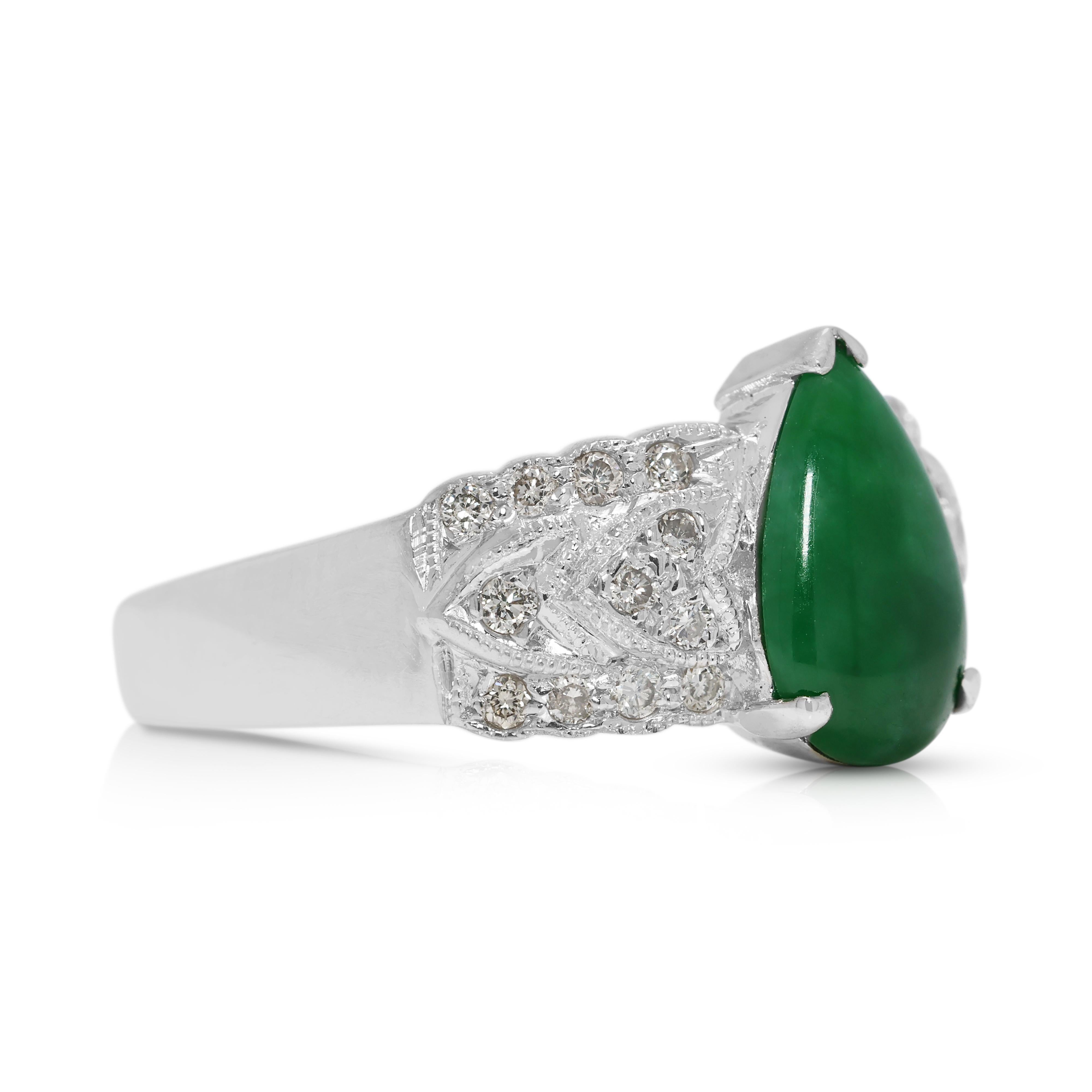 Donna Stupendo anello di giada a forma di pera e diamanti naturali da 0,60 carati in oro bianco 14K in vendita