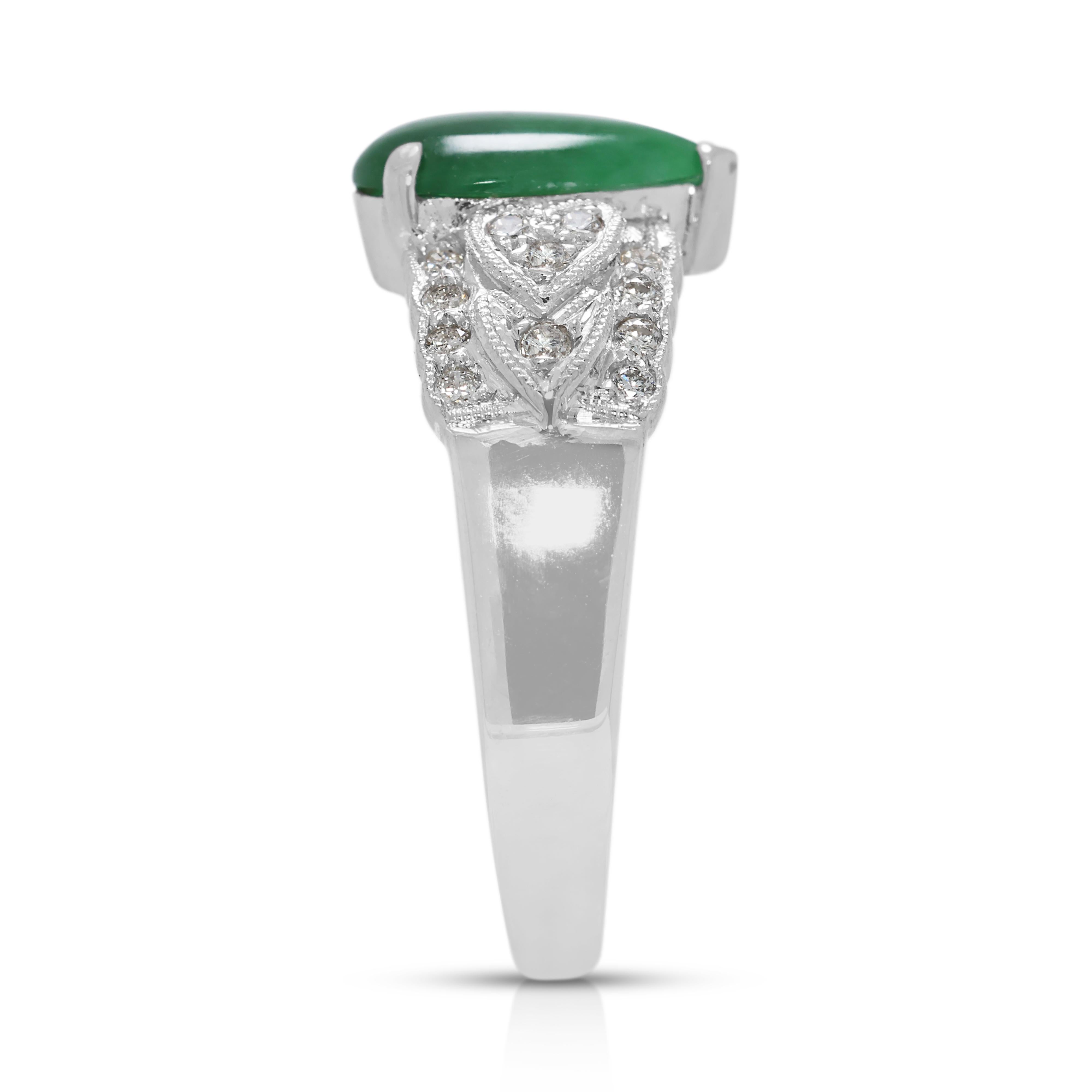 Stupendo anello di giada a forma di pera e diamanti naturali da 0,60 carati in oro bianco 14K in vendita 1