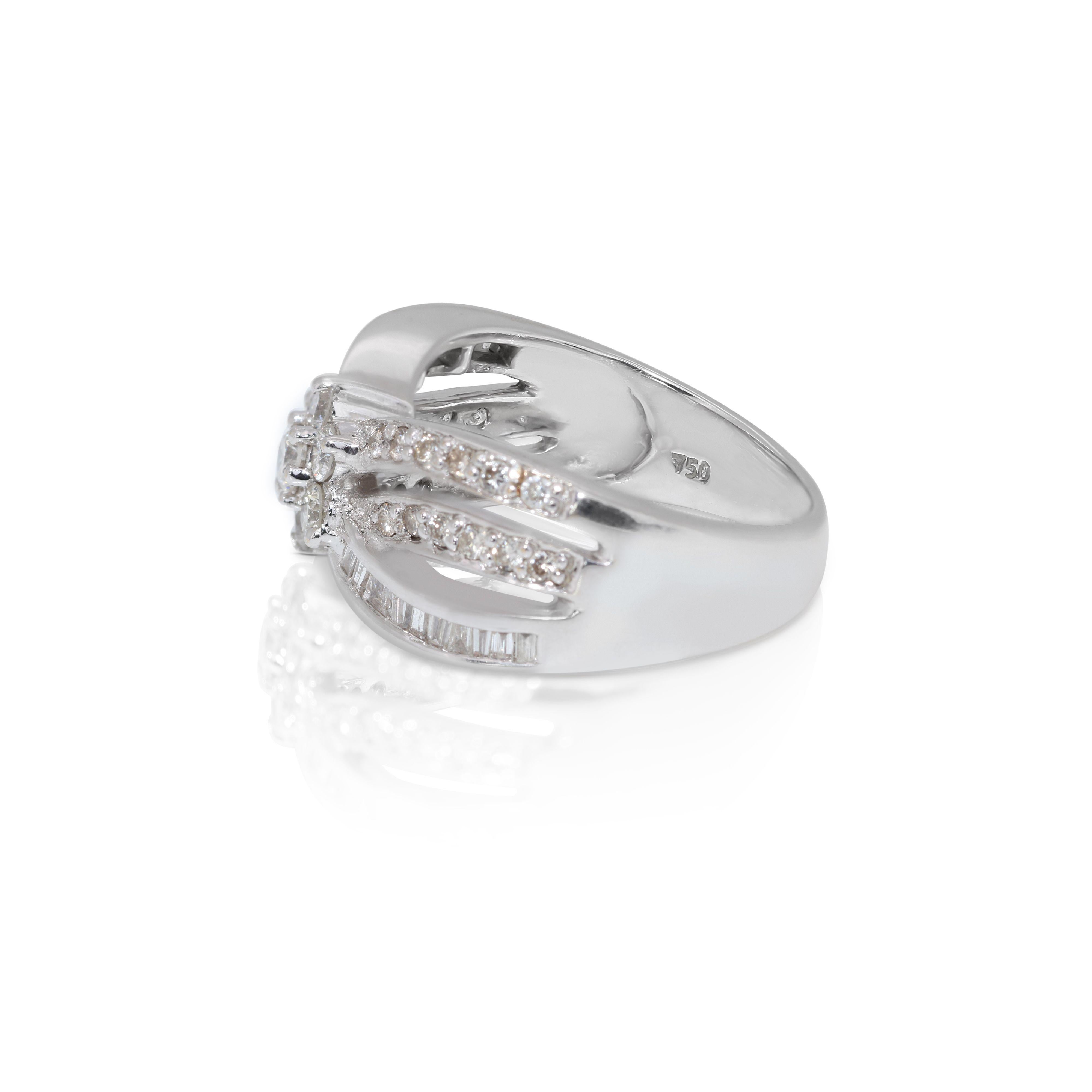 Stunning 0.64ct Ribbon Shaped Diamond Ring In Excellent Condition For Sale In רמת גן, IL
