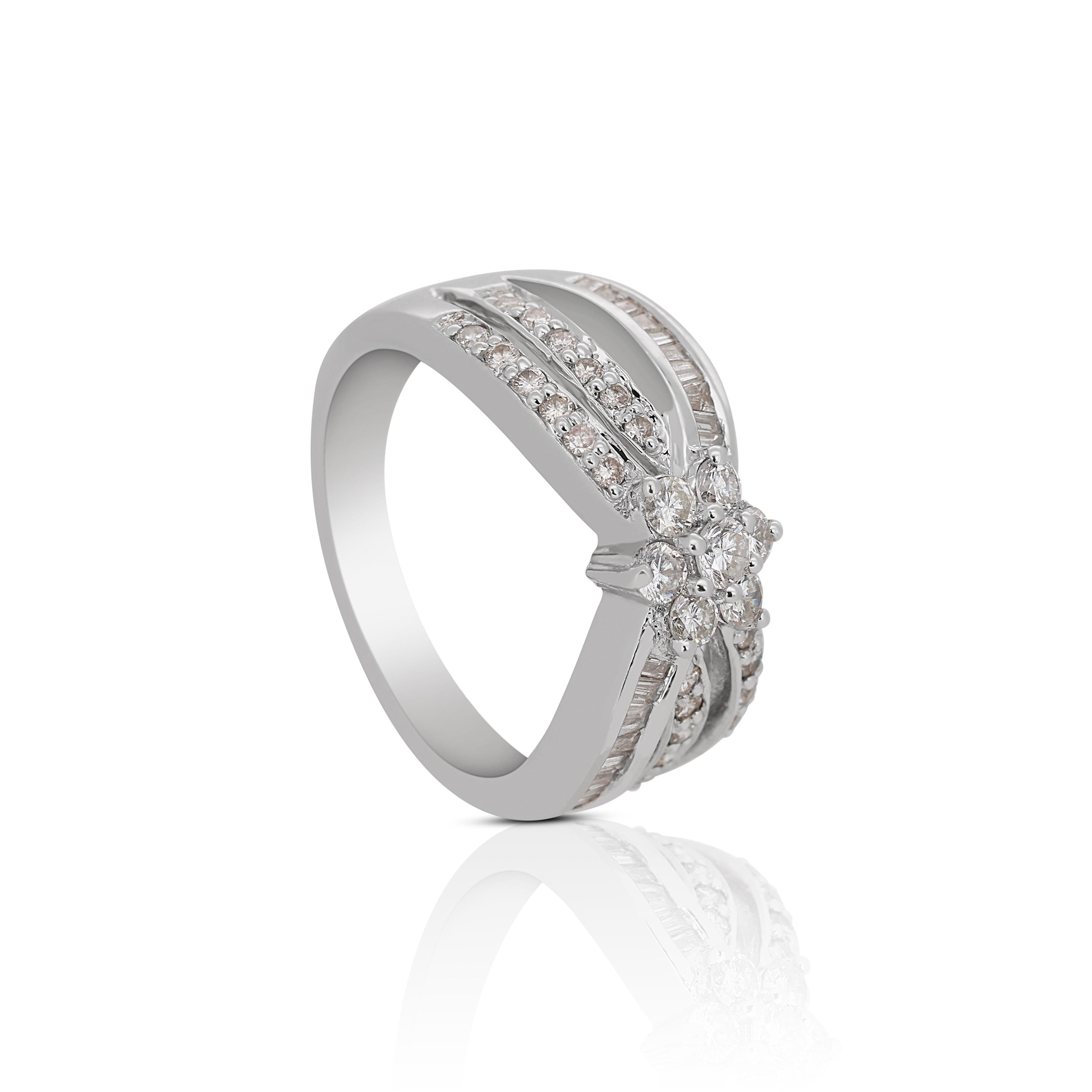 Stunning 0.64ct Ribbon Shaped Diamond Ring For Sale 2