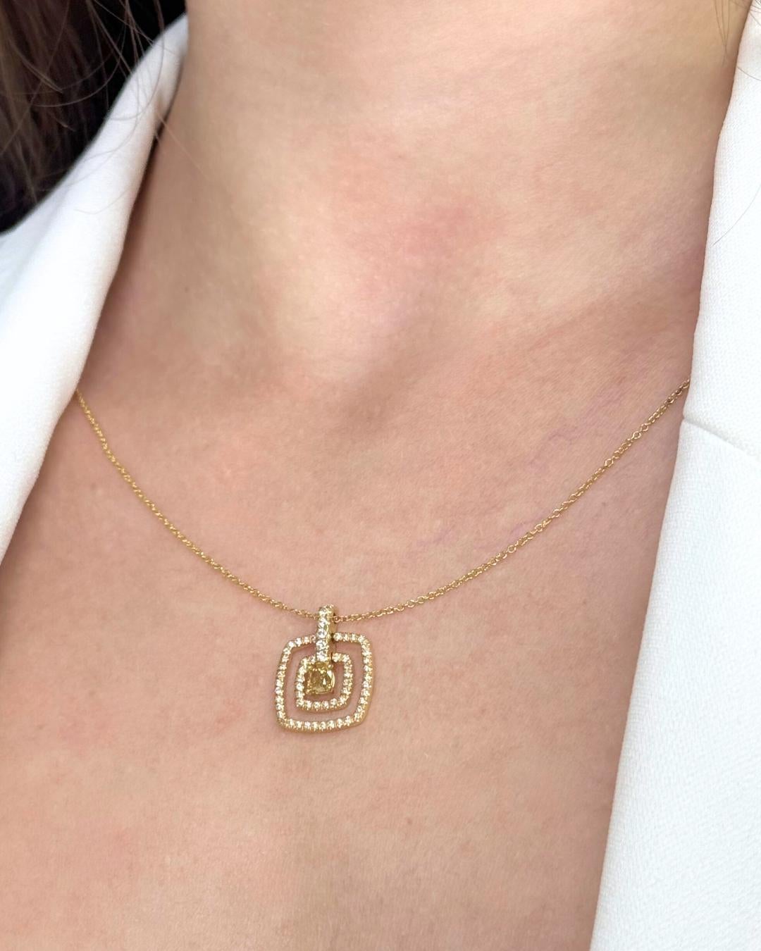 Stunning 0.68ct Diamonds Necklace with Double Halo Pendant in 18k Yellow Gold For Sale 5