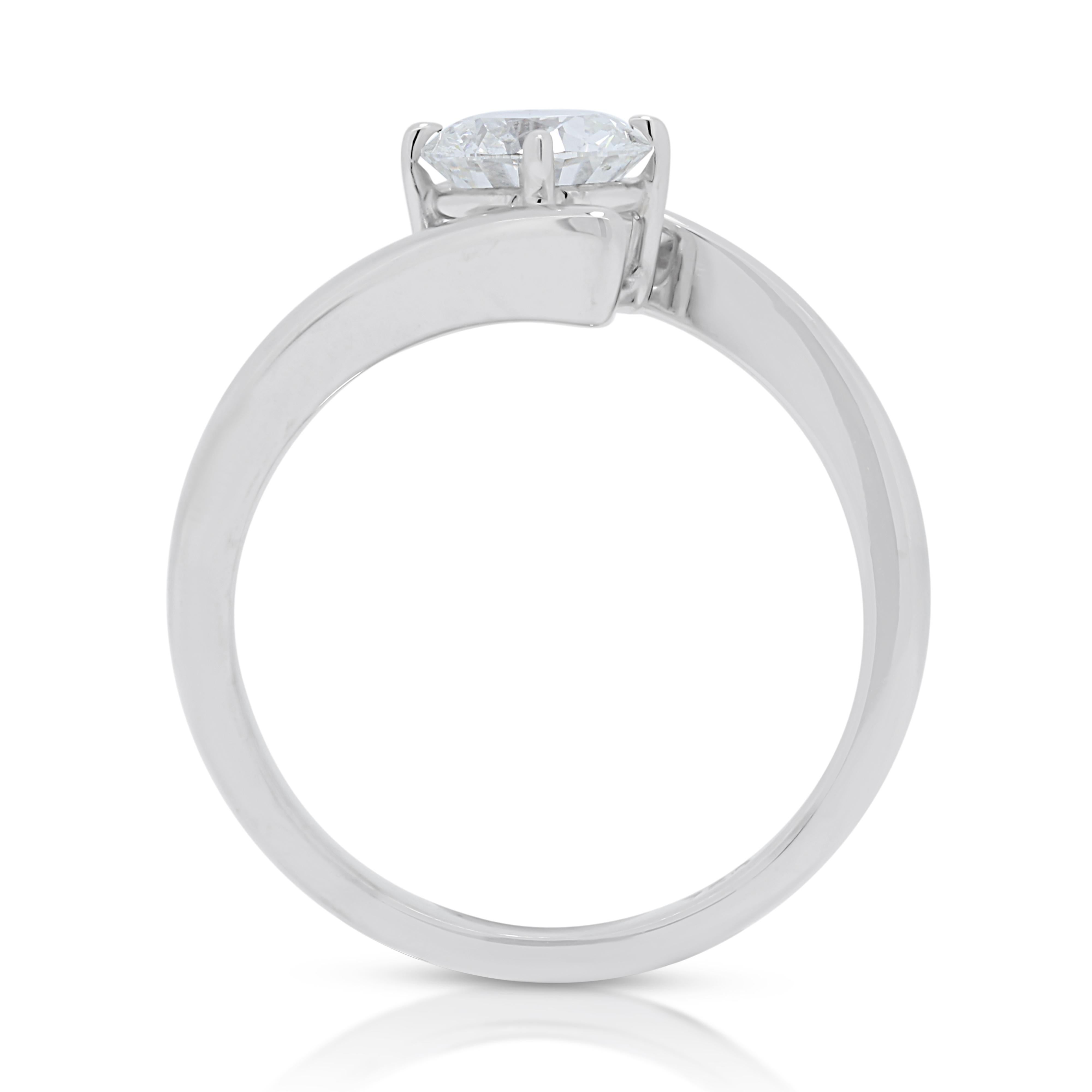 Women's Stunning 0.72ct Diamond Solitaire Ring in 18K White Gold For Sale
