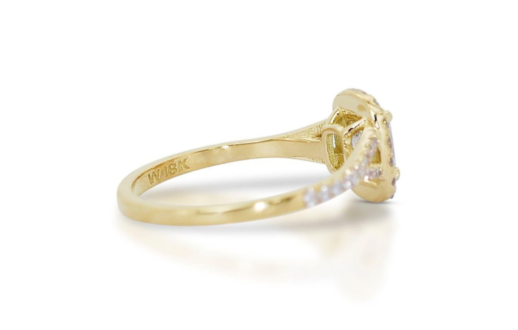 Women's Stunning 0.75ct Cushion-cut Diamond Pave Ring in 18K Yellow Gold