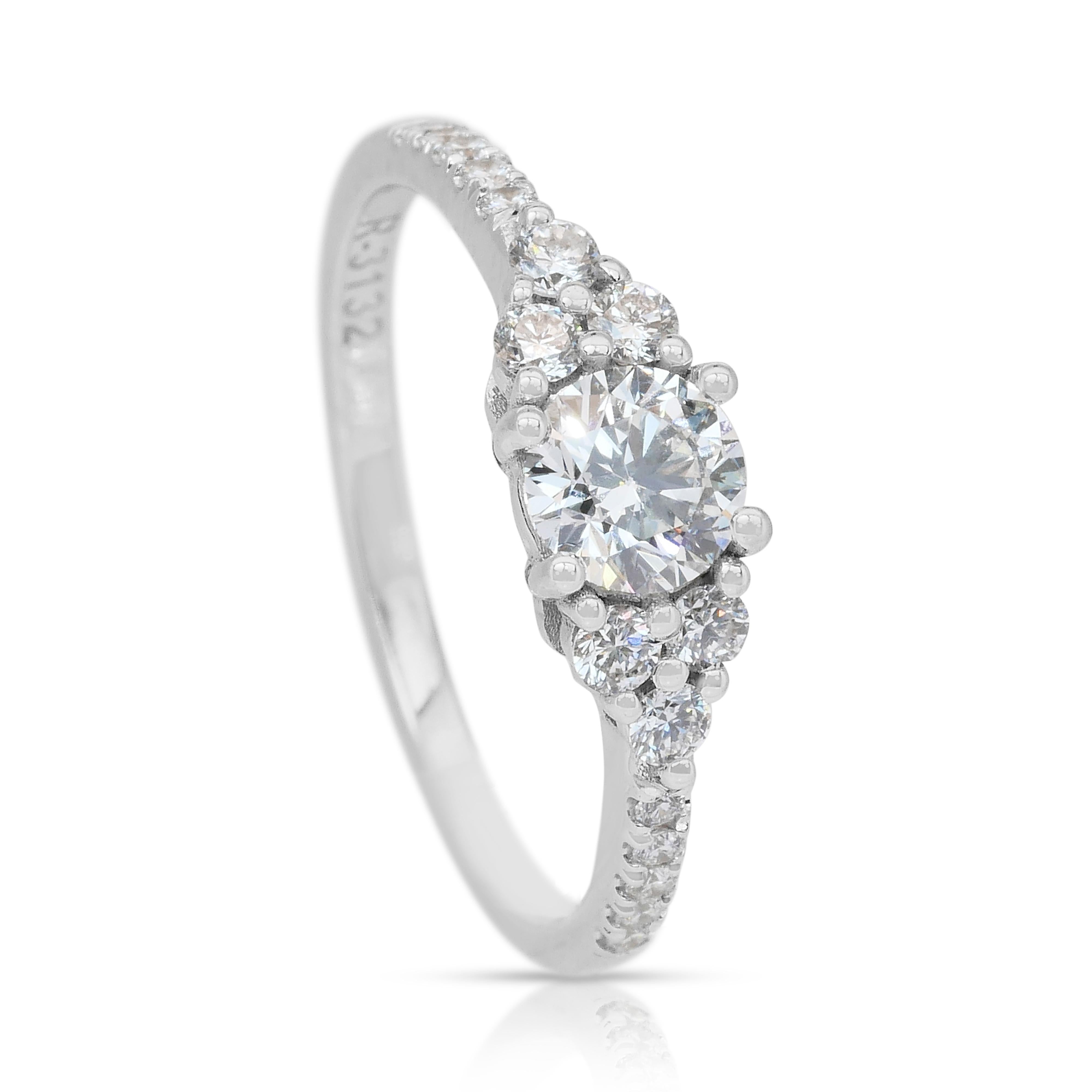 Atemberaubende 0,80ct Diamanten Pave Ring in 18k Weißgold - IGI zertifiziert im Angebot 2
