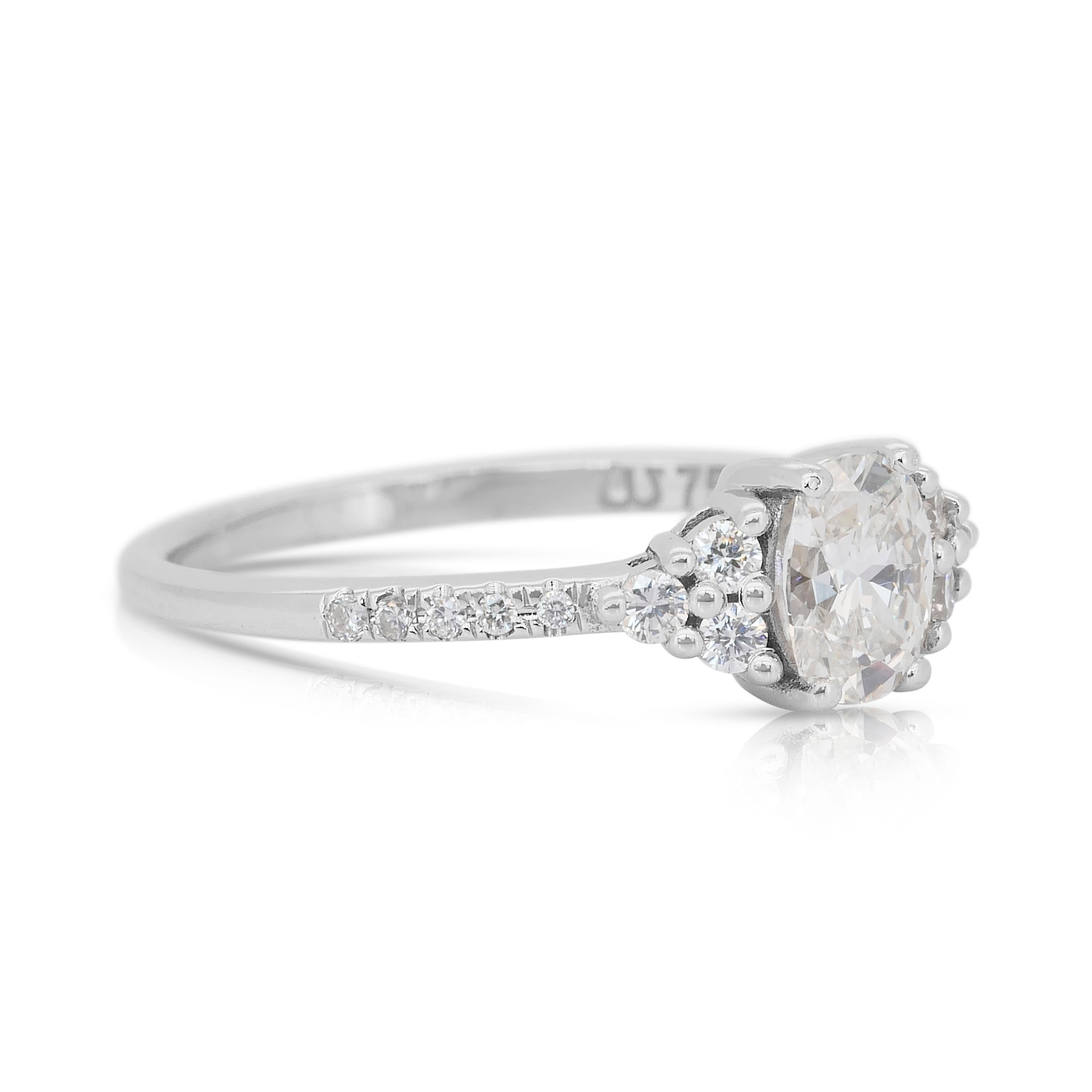 Taille ovale Whiting bague en or blanc 18k avec 0.83ct de diamants - certifié IGI en vente