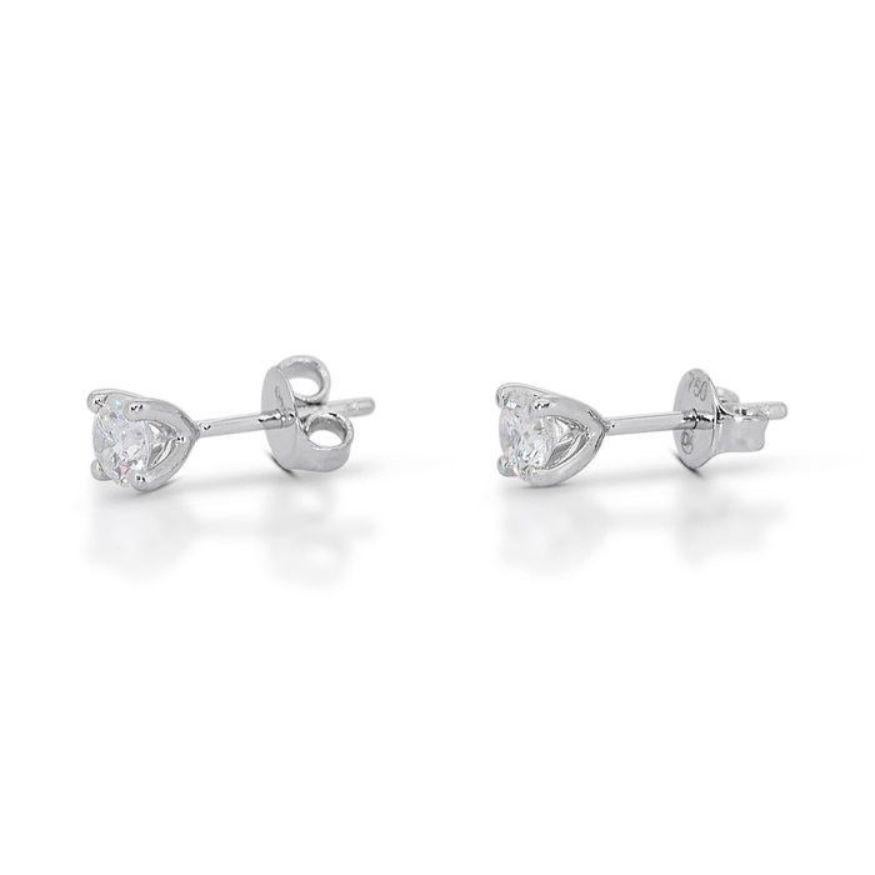 Stunning 0.95ct Solitaire Diamond Stud Earrings set in gleaming 18K White Gold In New Condition For Sale In רמת גן, IL