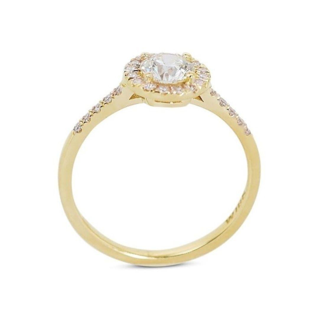 Stunning 0.95ct Triple Excellent Ideal Cut Diamonds Halo Ring in 18k Yellow Gold In New Condition In רמת גן, IL