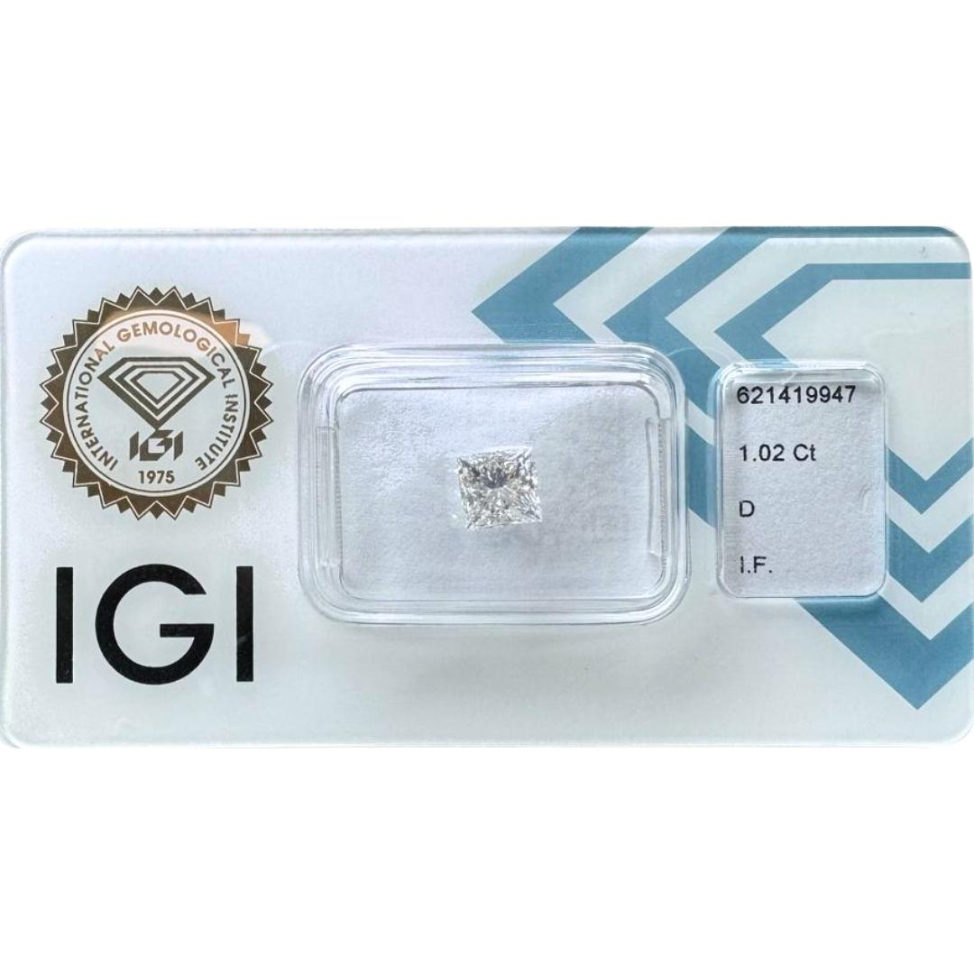 Superbe diamant de taille princesse naturelle Ideal Cut de 1,02 carat - certifié IGI

Ce diamant carré exquis témoigne d'une clarté et d'une couleur inégalées. Taillé dans une forme carrée frappante, ce diamant allie l'attrait classique à un côté