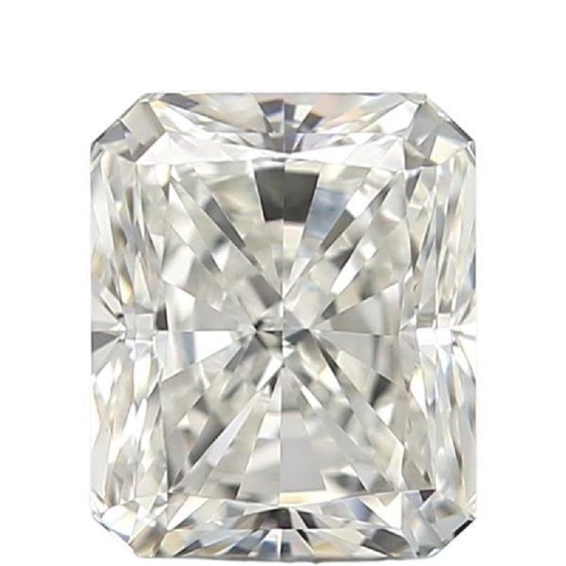 1 funkelnder Diamant im Naturschliff Radiant mit 0,7 Karat H VS1 EX. Dieser Diamant wird mit GIA-Zertifikat und Laserbeschriftungsnummer geliefert.

SKU: PT-1219
GIA 2448431987